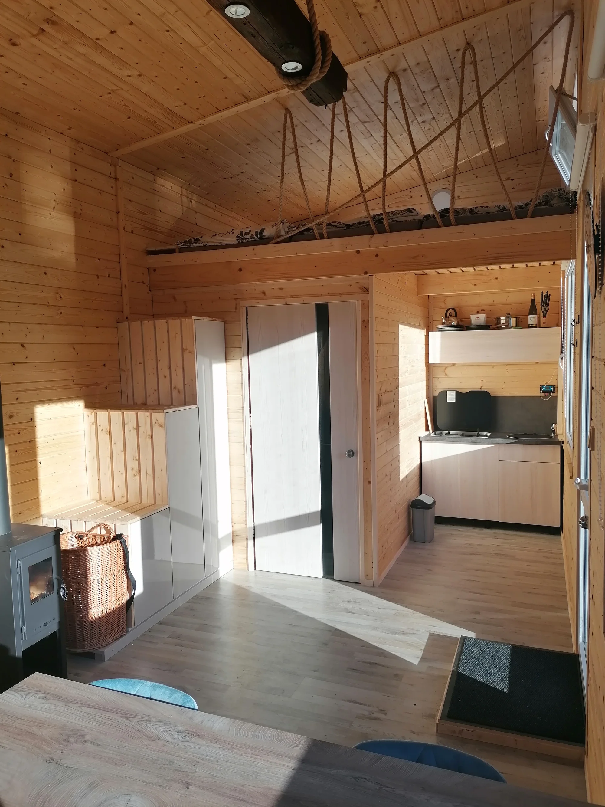 Dovolená v Českém Švýcarsku: tiny house u rybníku i privátní horký sud