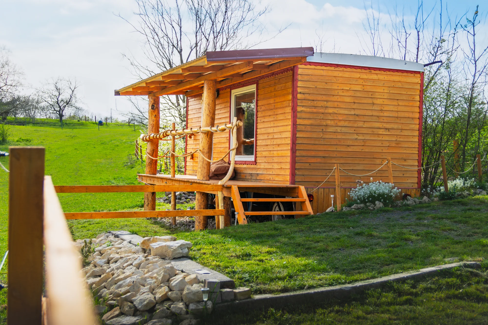 Pobyt mezi zvířátky na ranči: karavan, chatka či maringotka, mini zoo, koně a možnost snídaní