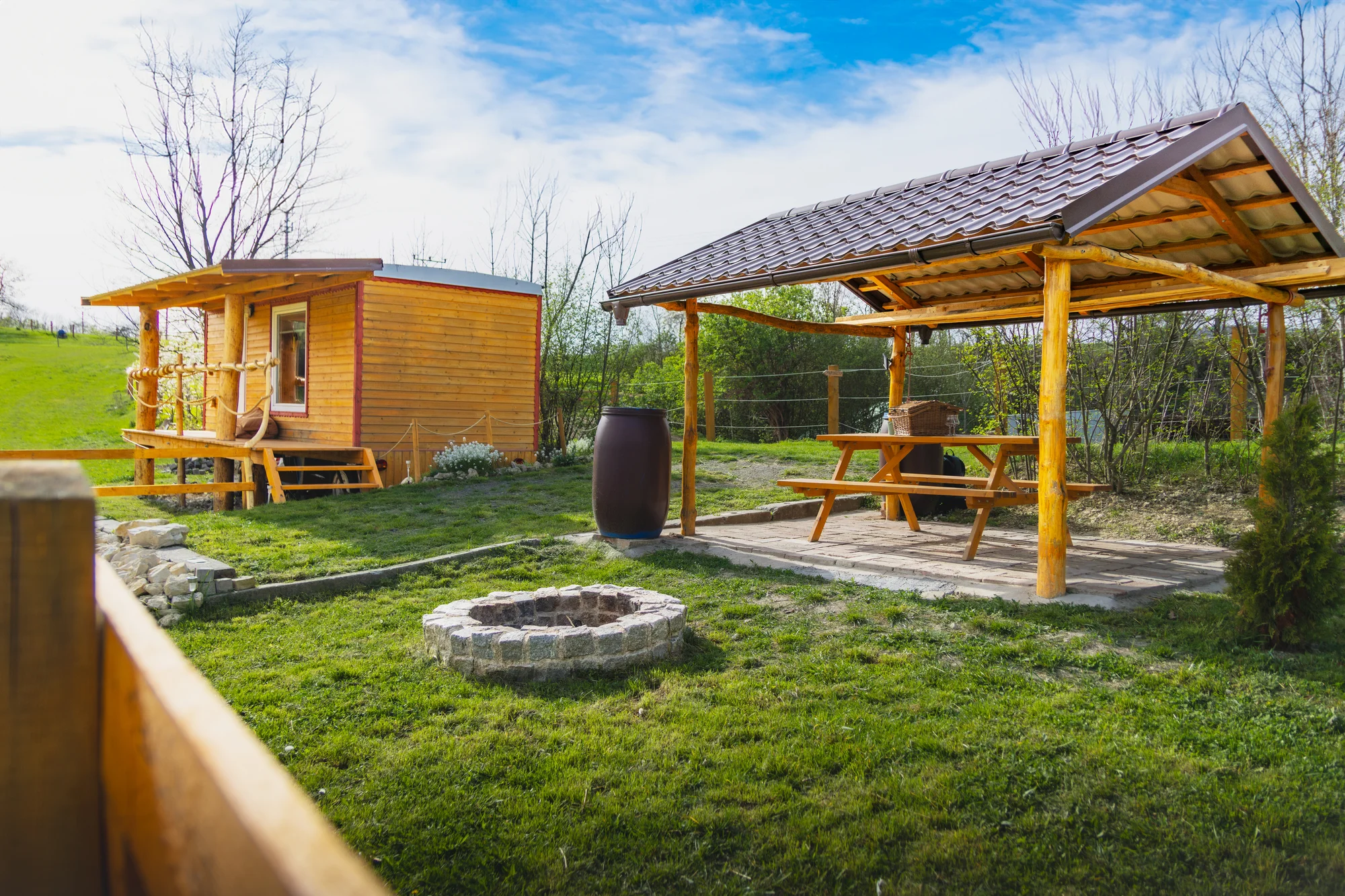 Pobyt mezi zvířátky na ranči: karavan, chatka či maringotka, mini zoo, koně a možnost snídaní
