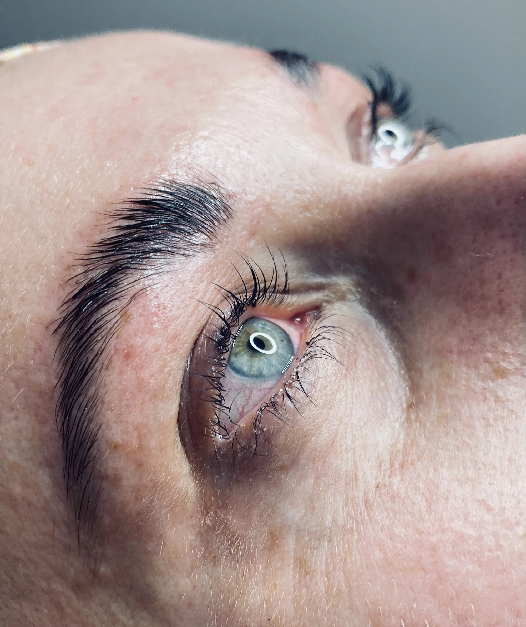 Prodlužování řas, lash-lifting, laminace obočí i balíček s úpravou a barvením obočí i řas