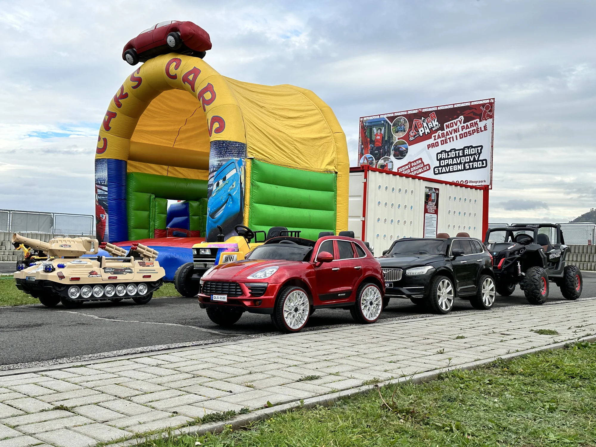 Vstup do BagrParku pro děti i dospělé: zábavní park, kde zkusíte řídit stavební stroje