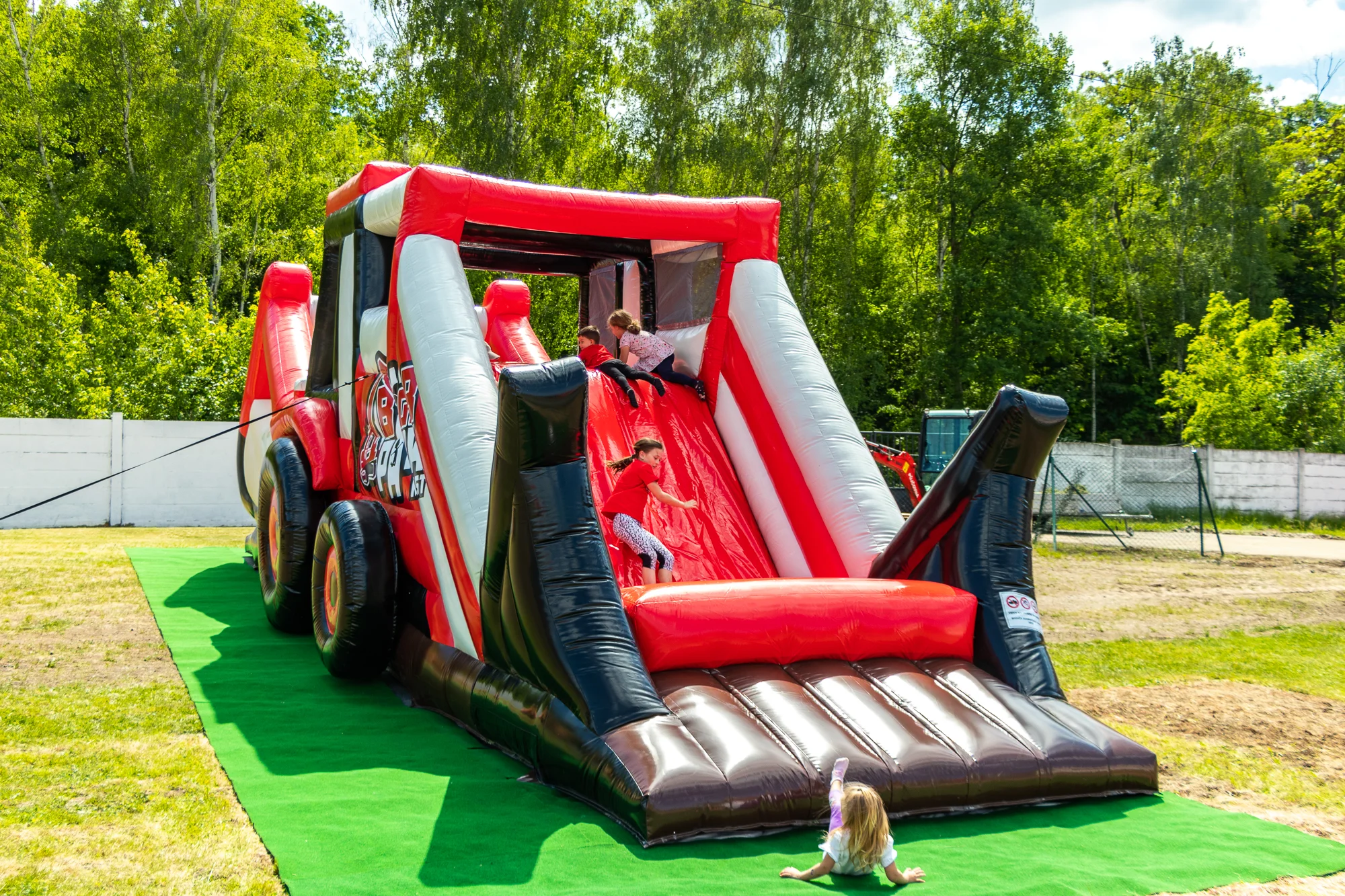 Vstup do BagrParku pro děti i dospělé: zábavní park, kde zkusíte řídit stavební stroje