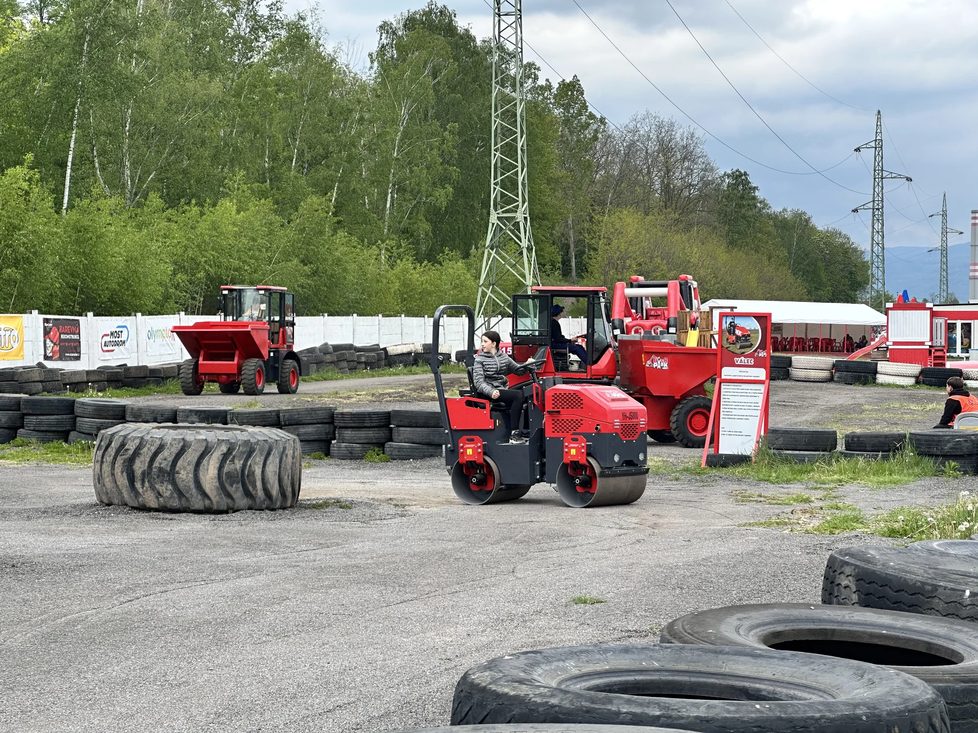Vstup do BagrParku pro děti i dospělé: zábavní park, kde zkusíte řídit stavební stroje