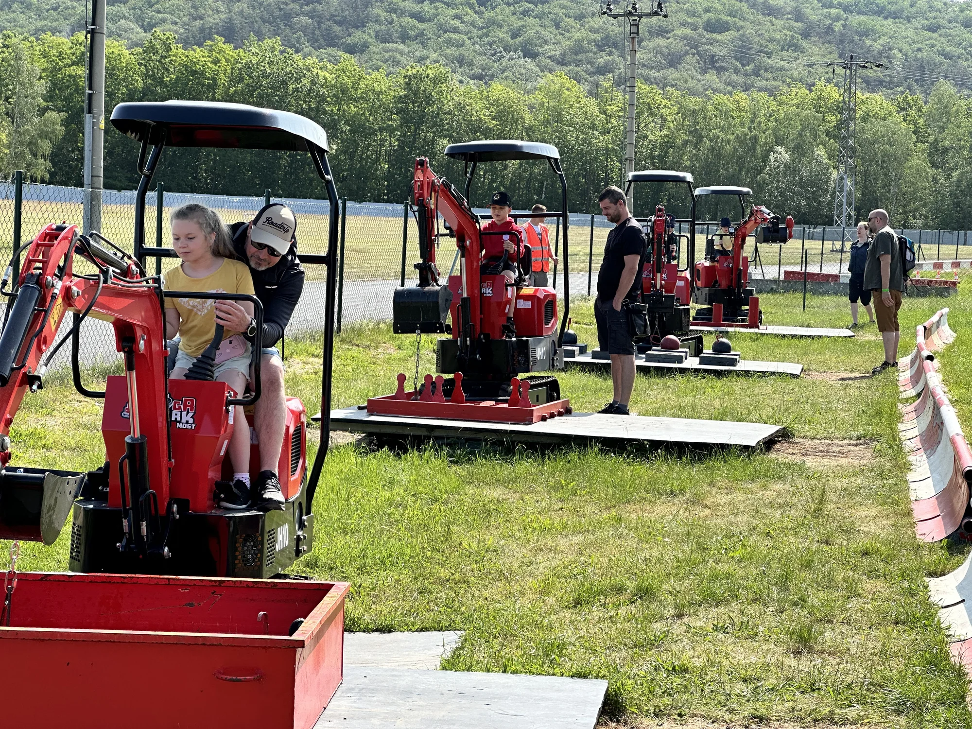 Vstup do BagrParku pro děti i dospělé: zábavní park, kde zkusíte řídit stavební stroje