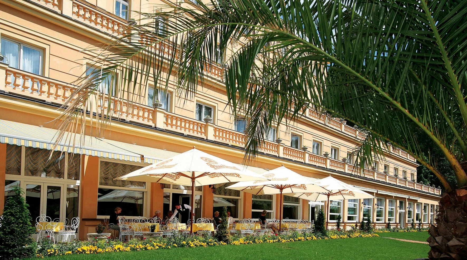 4* relax v Karlových Varech: bazénové a wellness centrum, lázeňské procedury, snídaně či polopenze