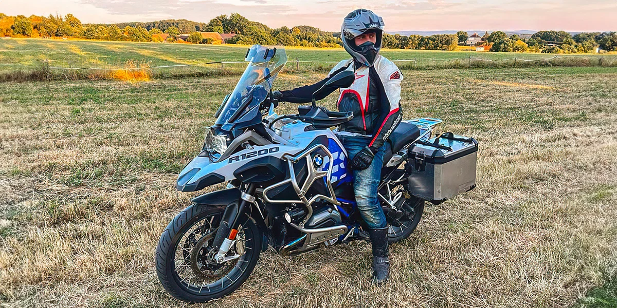 Pronájem motorky BMW R 1200 GS Adventure na den či víkend s neomezeným nájezdem