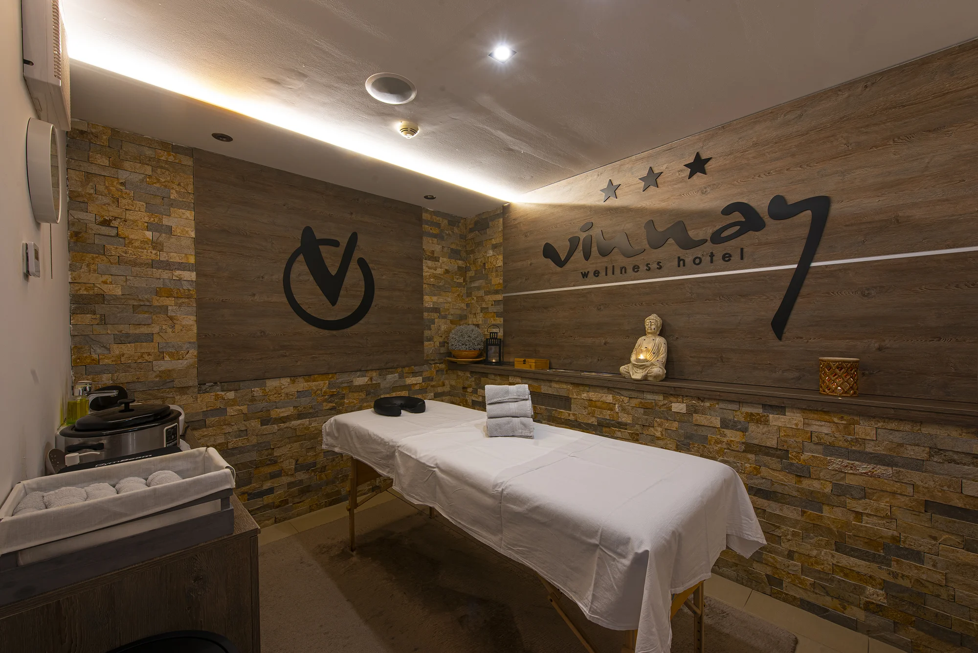 Pobyt u Vinianského jezera: polopenze, vnitřní i venkovní wellness a bowling