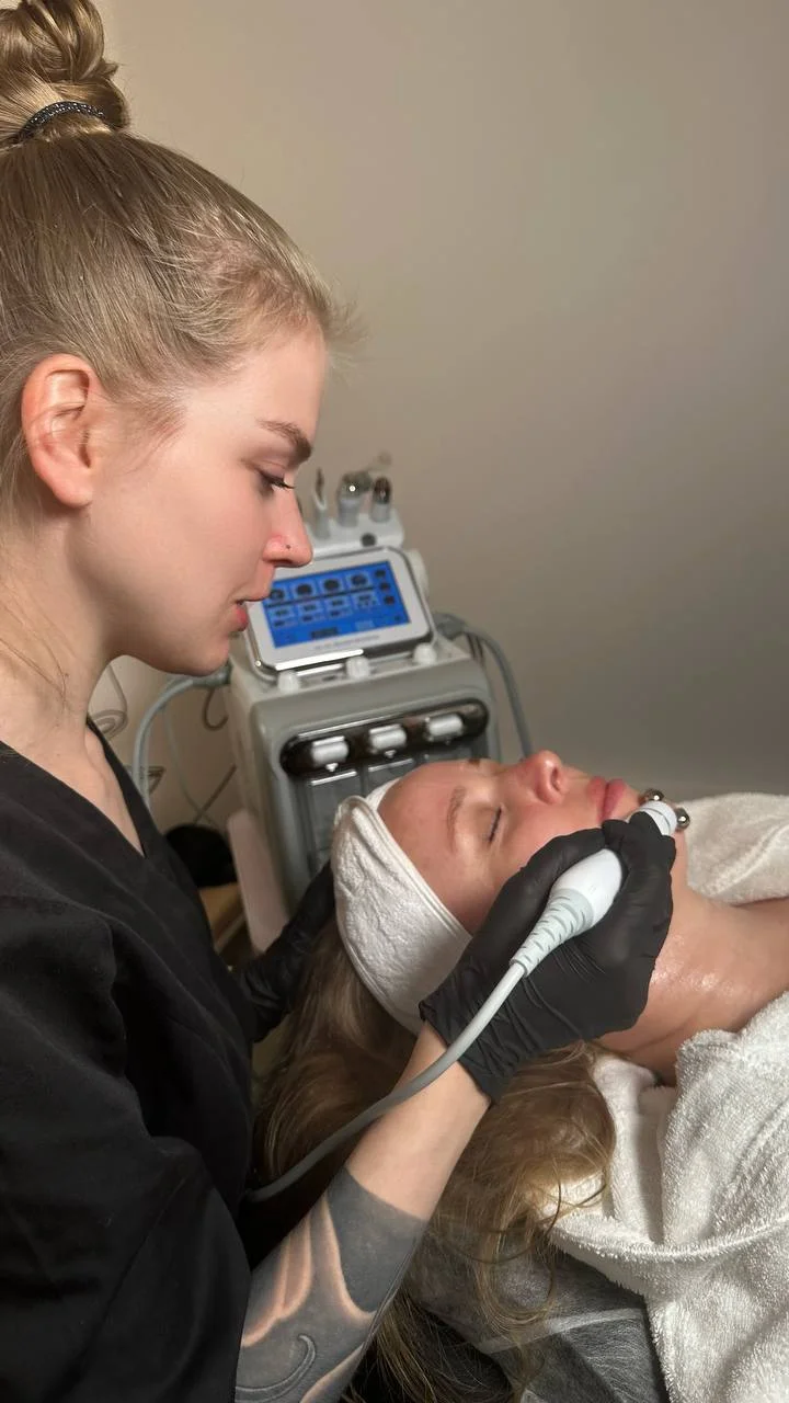 Omlazení pleti: lifting, ultrazvukové či manuální čištění, karboxyterapie, TC Plus peeling nebo mezoterapie