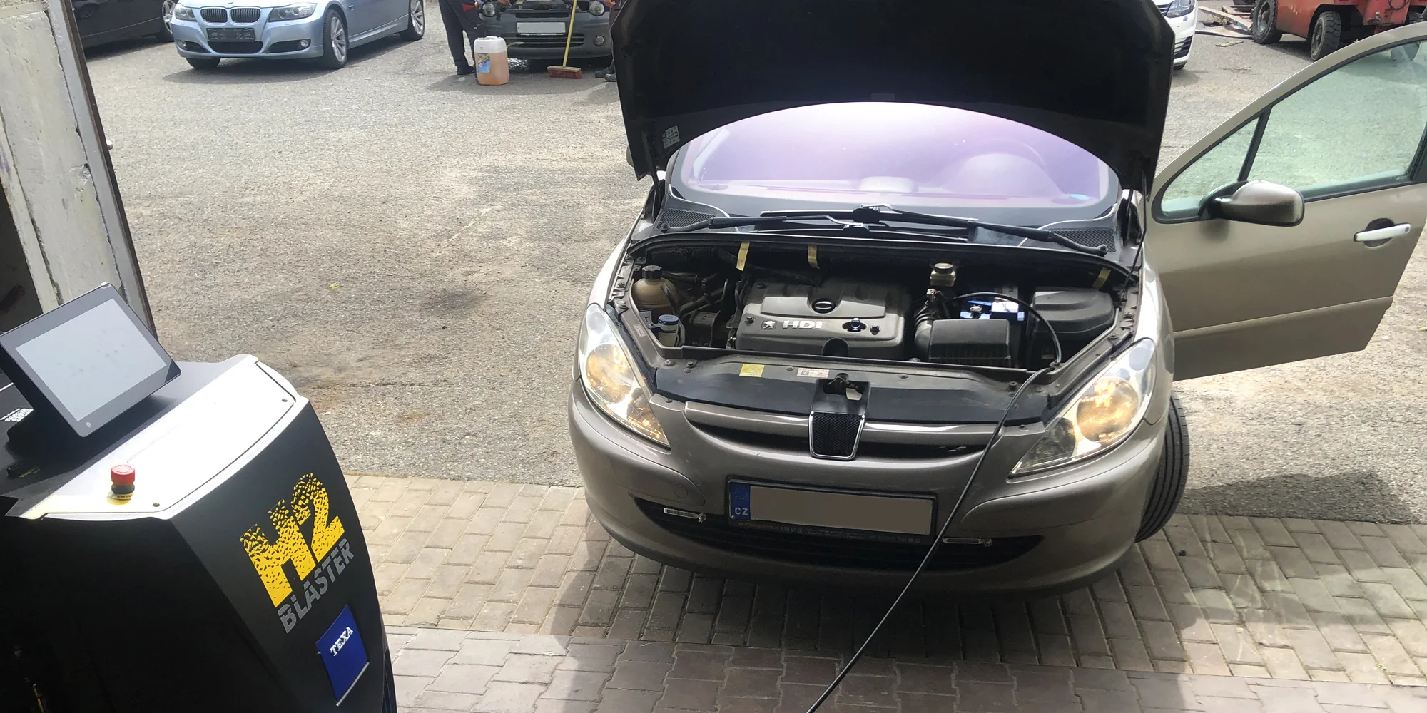 Dekarbonizace motoru vodíkem pro obnovení výkonu, prodloužení životnosti i snížení spotřeby