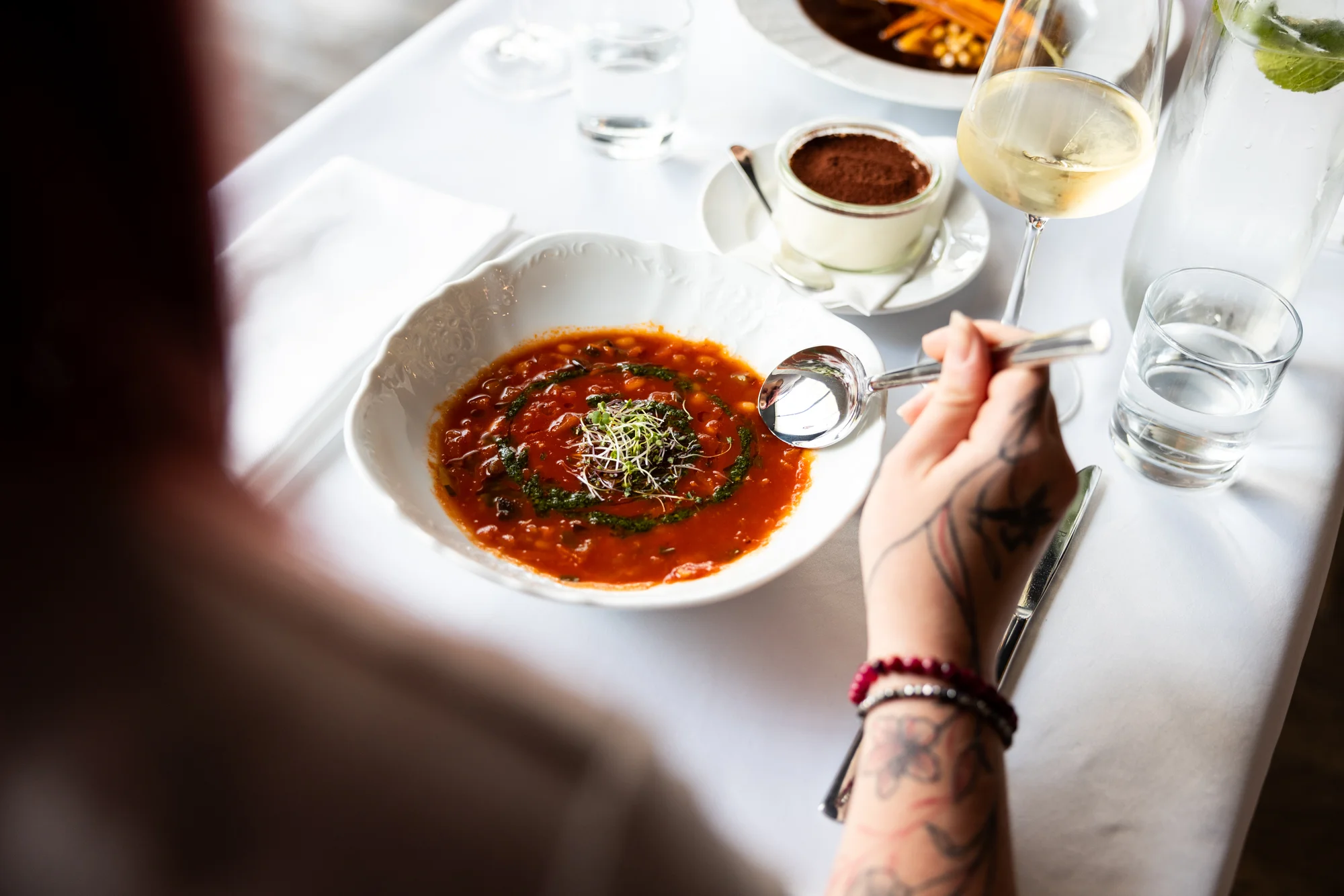 Vouchery v hodnotě 1000-2000 Kč na konzumaci jídla i nápojů v Restauraci Zlatý kohout