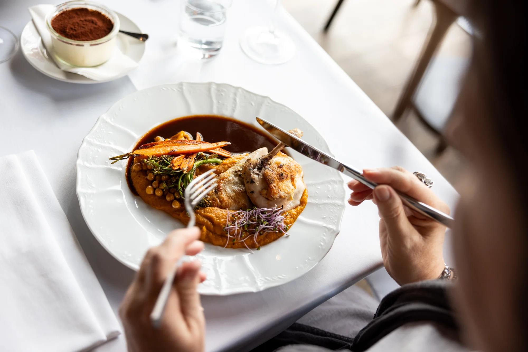 Vouchery v hodnotě 1000-2000 Kč na konzumaci jídla i nápojů v Restauraci Zlatý kohout