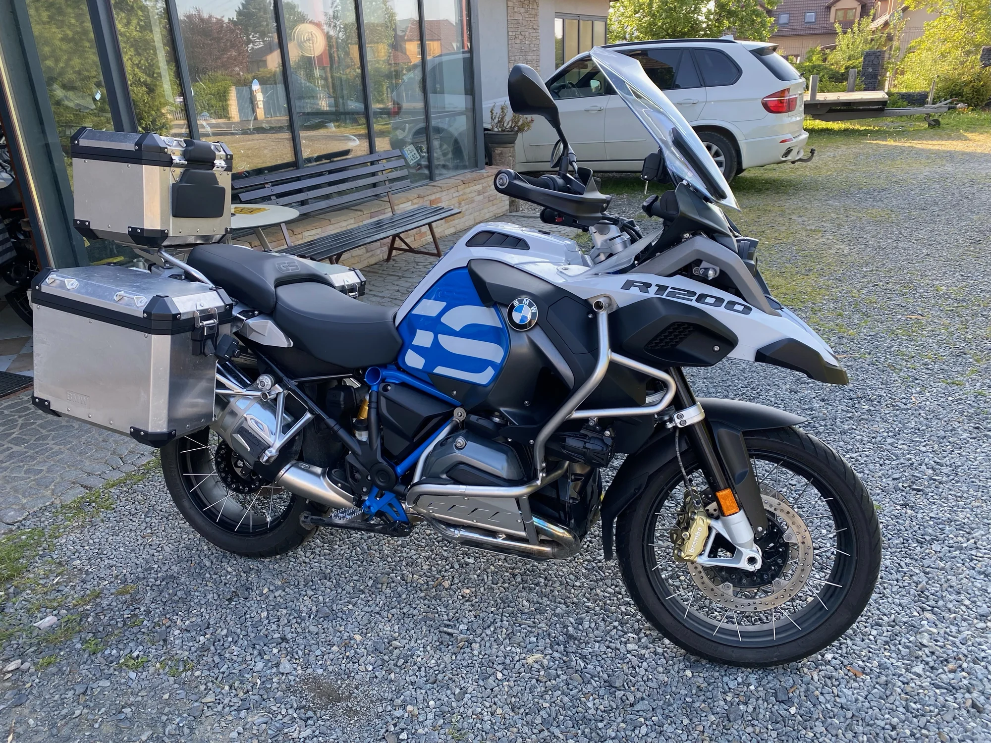 Pronájem motorky BMW R 1200 GS Adventure na den či víkend s neomezeným nájezdem