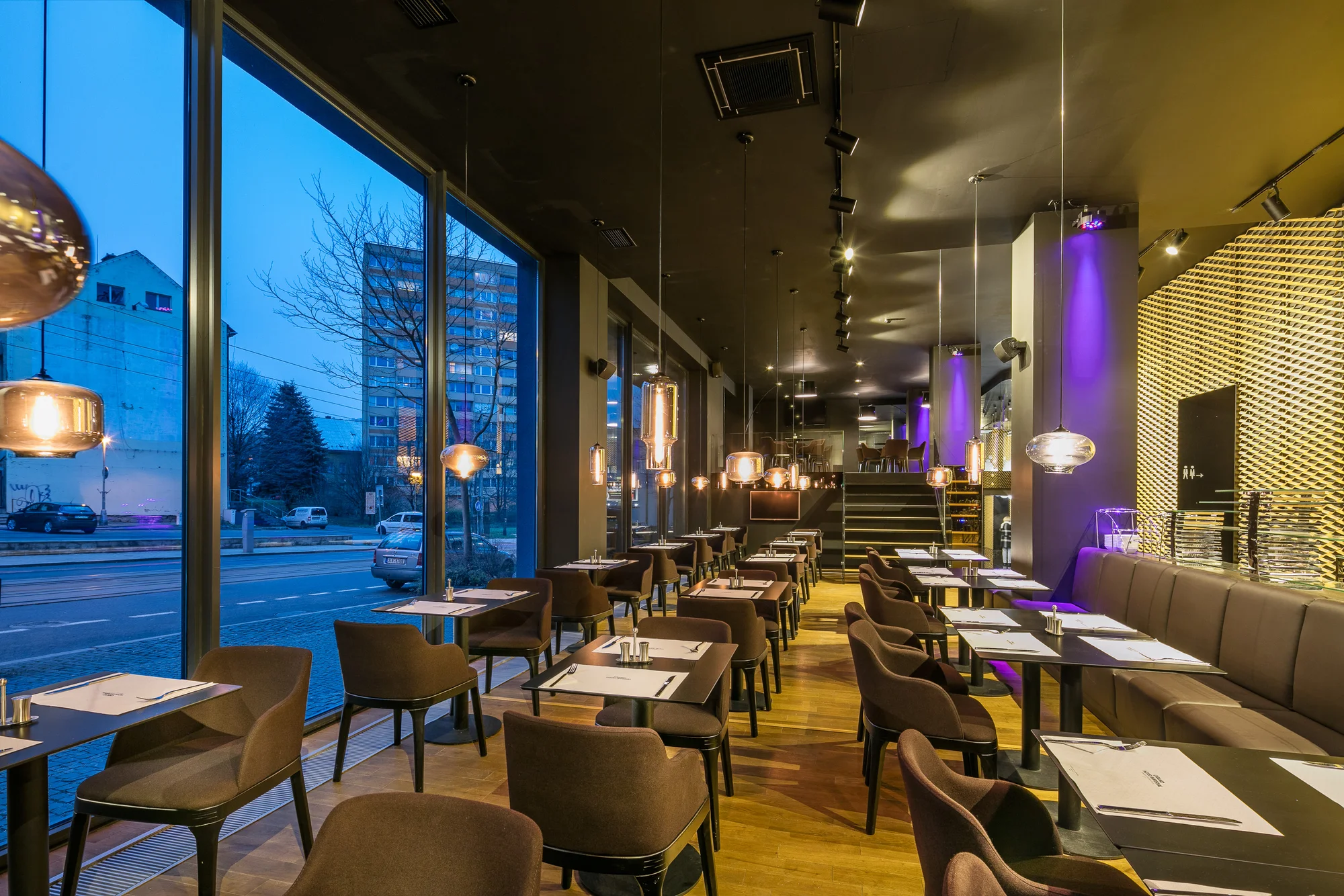Vouchery v hodnotě 1000-2000 Kč na konzumaci jídla i nápojů v Restauraci Zlatý kohout