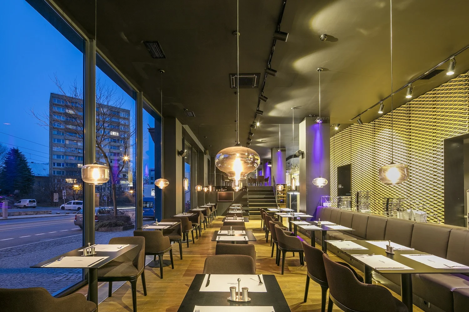 Vouchery v hodnotě 1000-2000 Kč na konzumaci jídla i nápojů v Restauraci Zlatý kohout