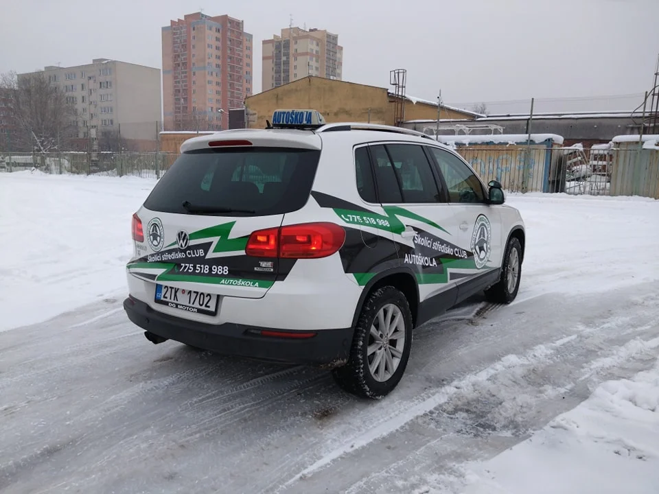 Poukaz na řidičský průkaz B nebo na motorku v hodnotě 2500 nebo 5000 Kč, zbytek doplatíte na místě