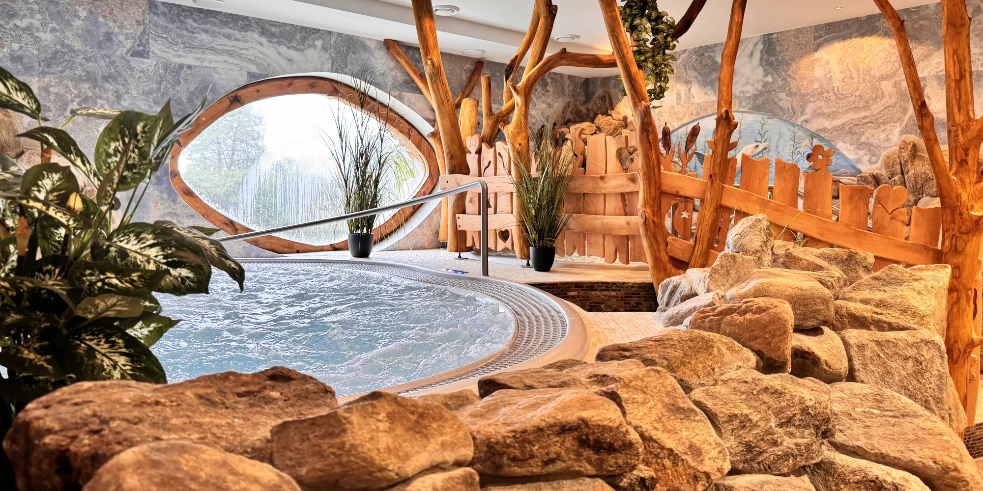 Relax pro pár i rodinu v Pekle Čertovina: pobyt v Kocourkově vhodný i pro seniory, polopenze, wellness, bazén