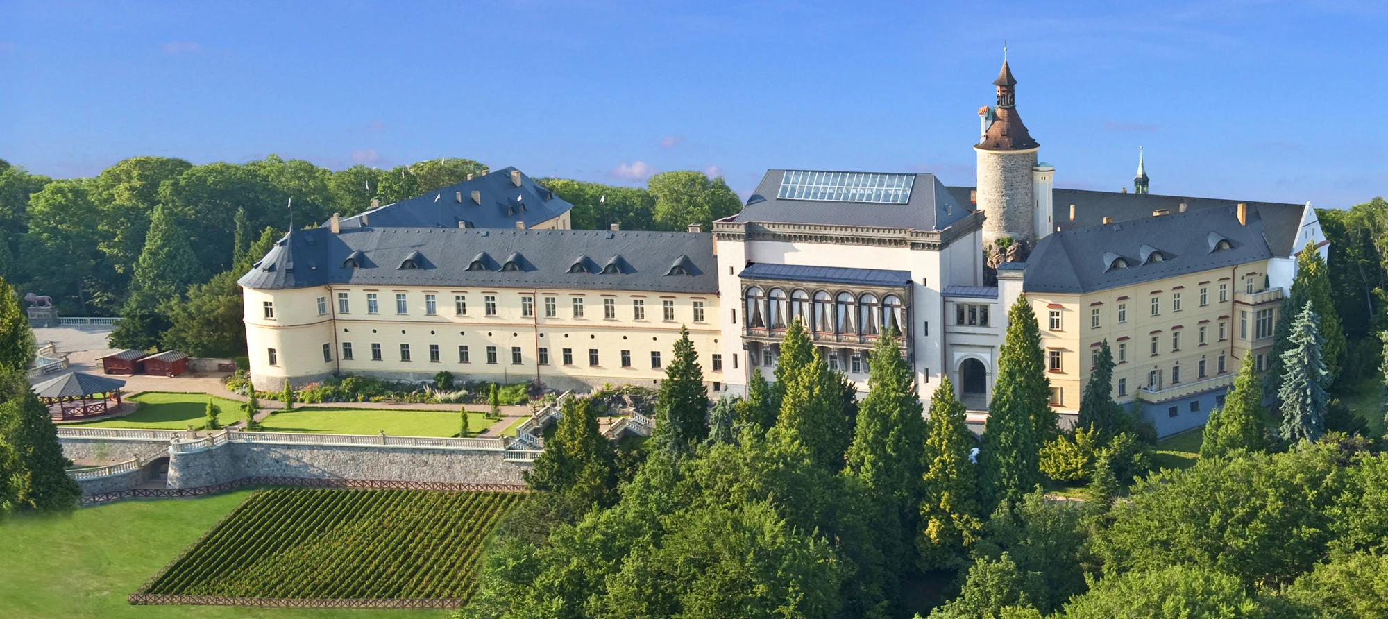Pohádková romantika v Chateau Zbiroh: večeře v krčmě, wellness a prohlídka zámku