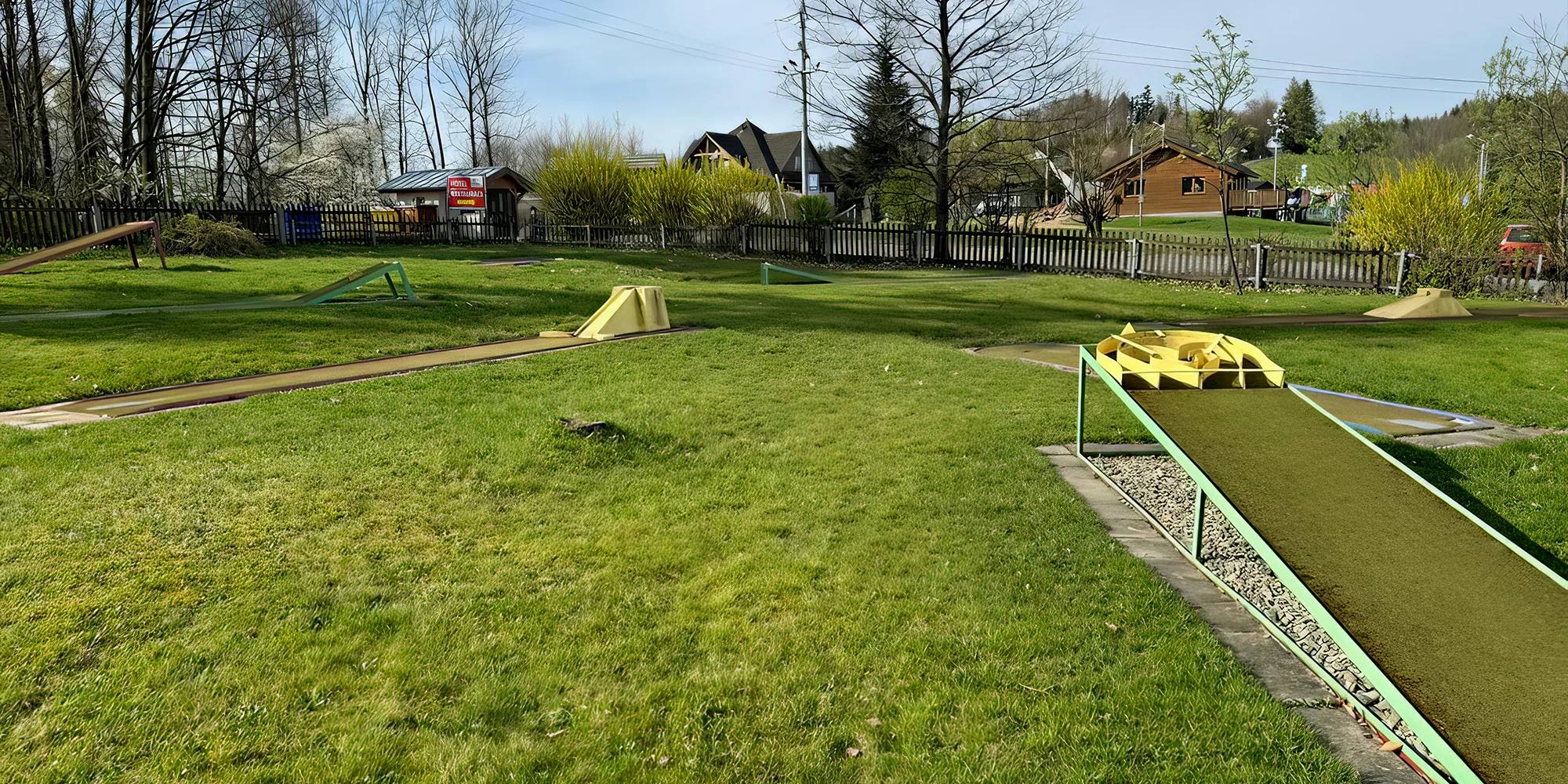 Hodina hry minigolfu na venkovním hřišti s 18 jamkami pro 1 či 2 osoby
