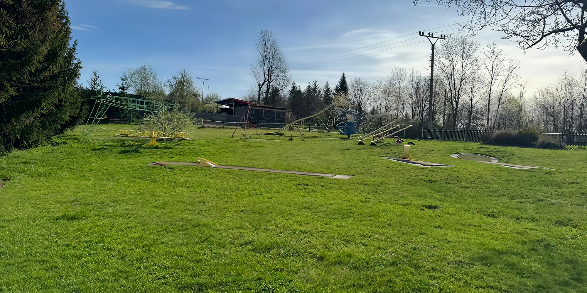 Hodina hry minigolfu na venkovním hřišti s 18 jamkami pro 1 či 2 osoby