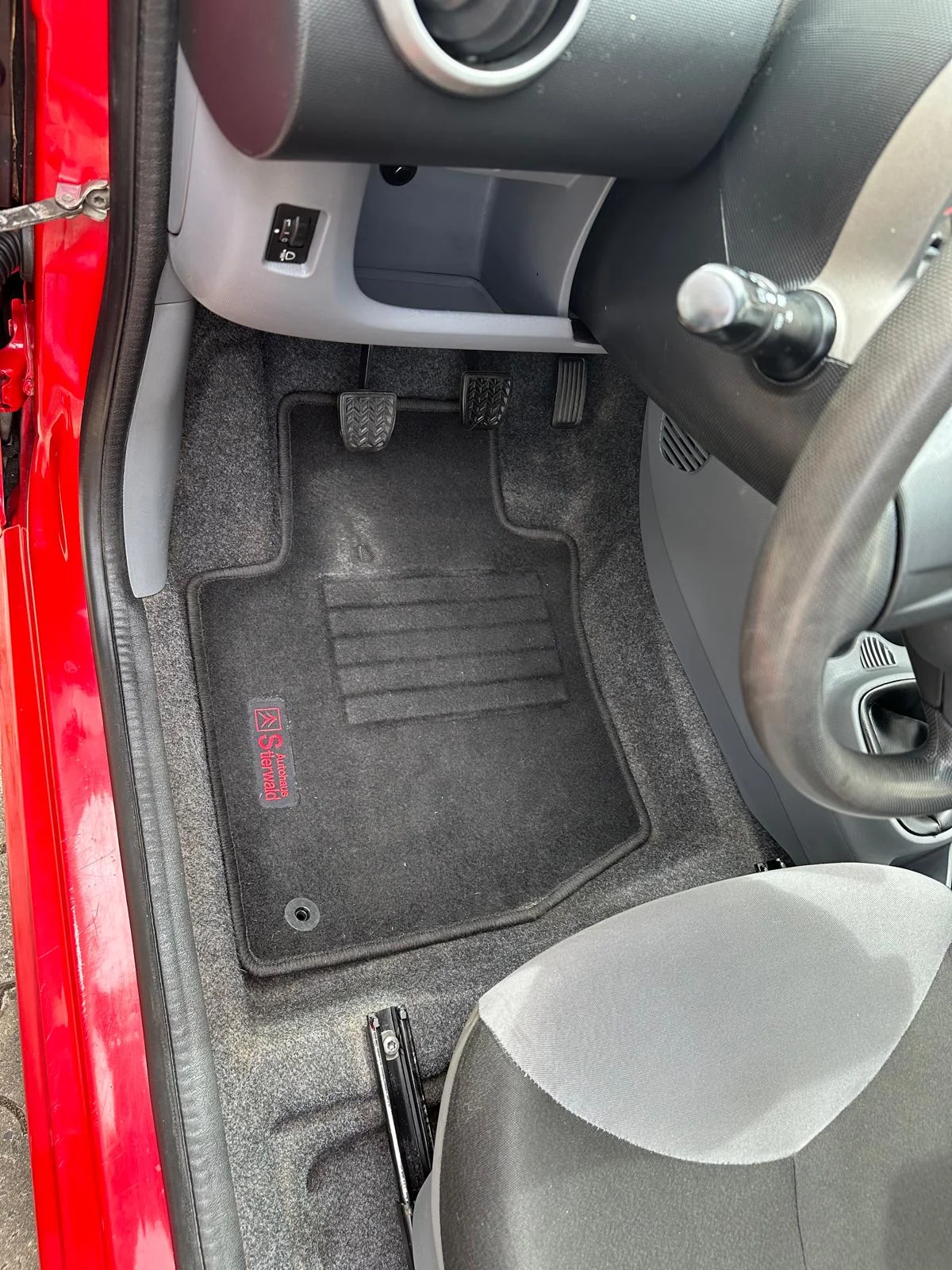 Kompletní ruční mytí vozu s tepováním sedaček v myčce Wash Cars