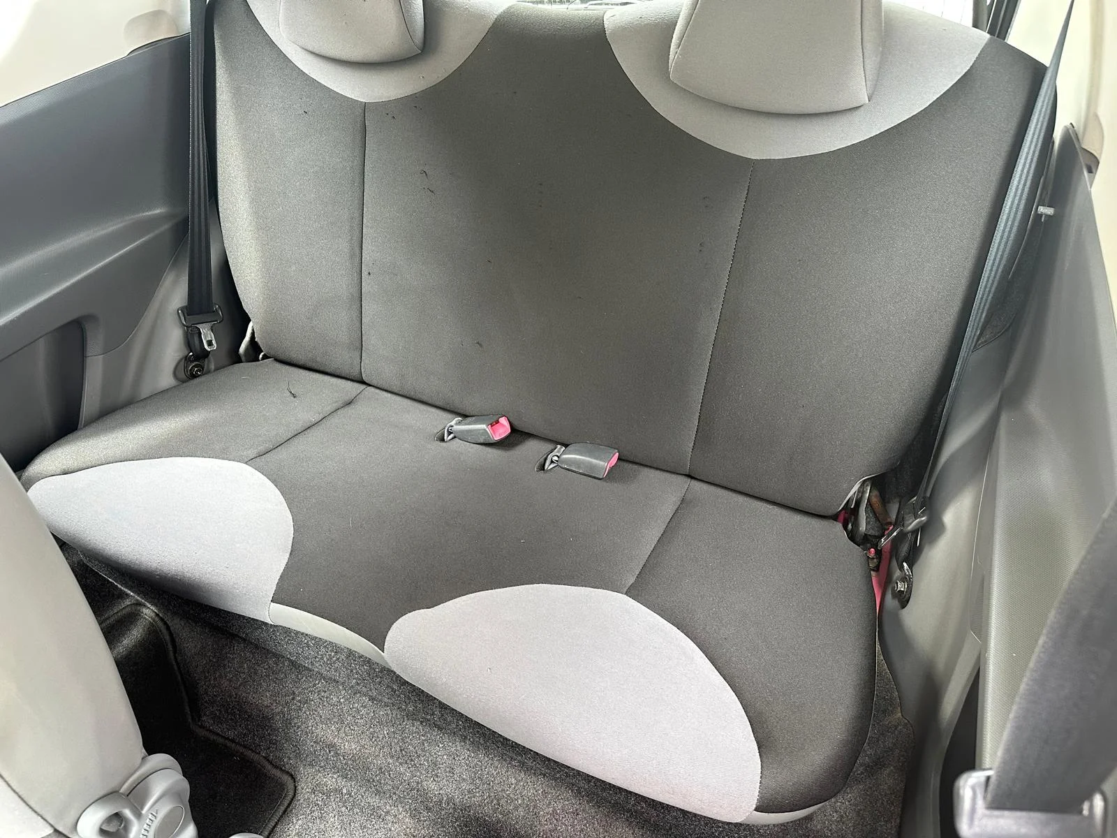 Kompletní ruční mytí vozu s tepováním sedaček v myčce Wash Cars