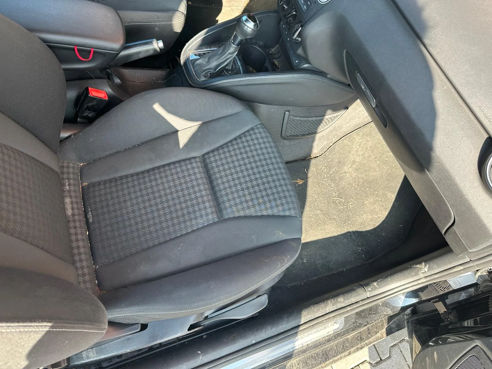 Kompletní ruční mytí vozu s tepováním sedaček v myčce Wash Cars