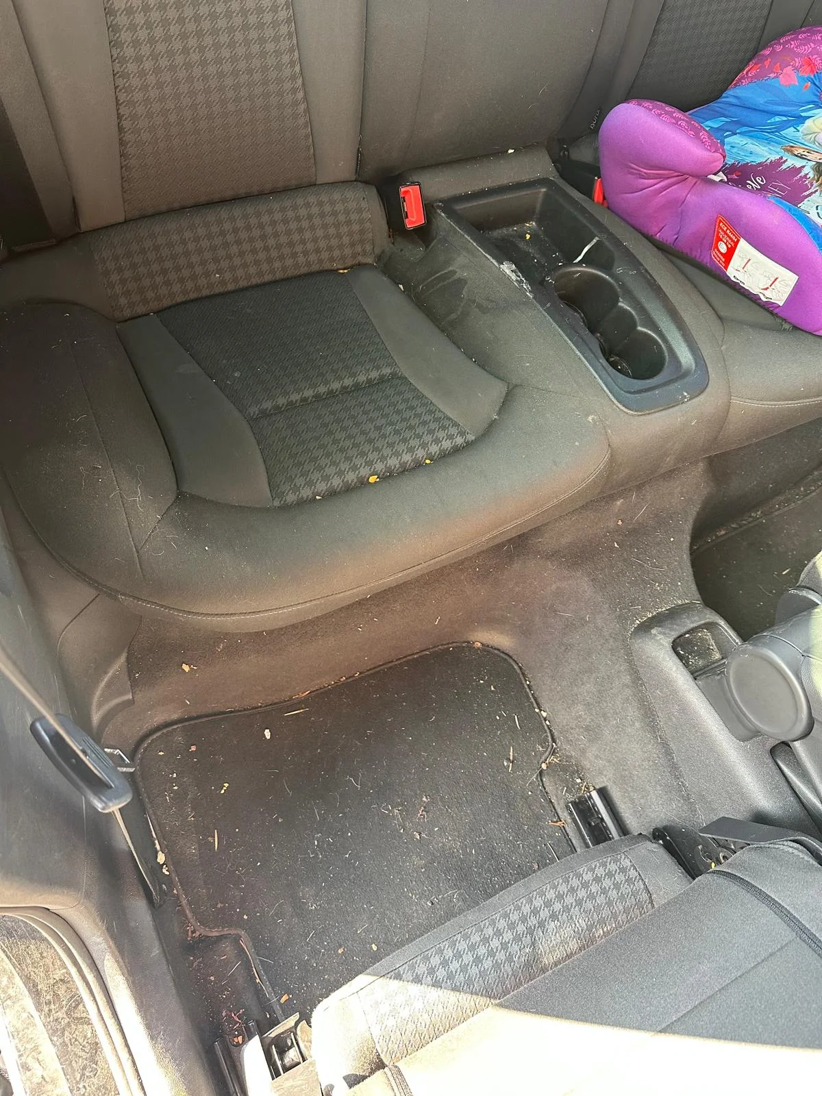 Kompletní ruční mytí vozu s tepováním sedaček v myčce Wash Cars
