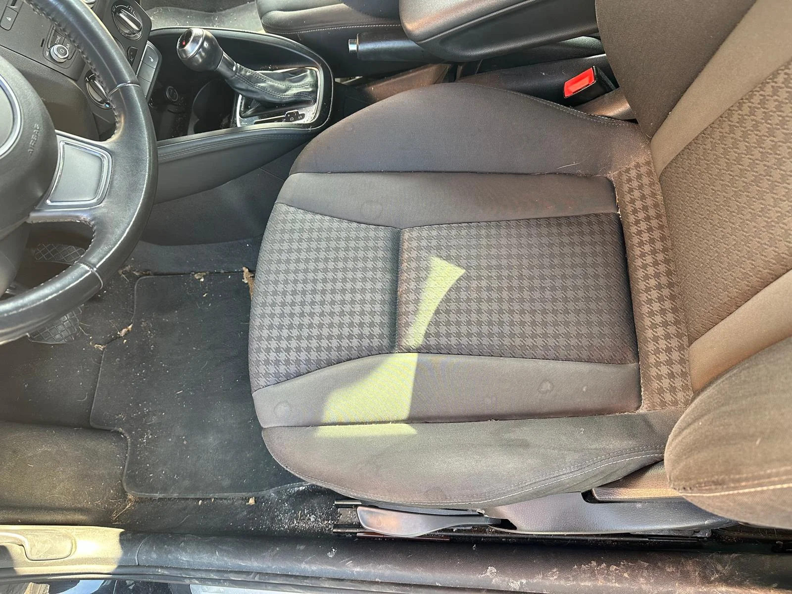 Kompletní ruční mytí vozu s tepováním sedaček v myčce Wash Cars