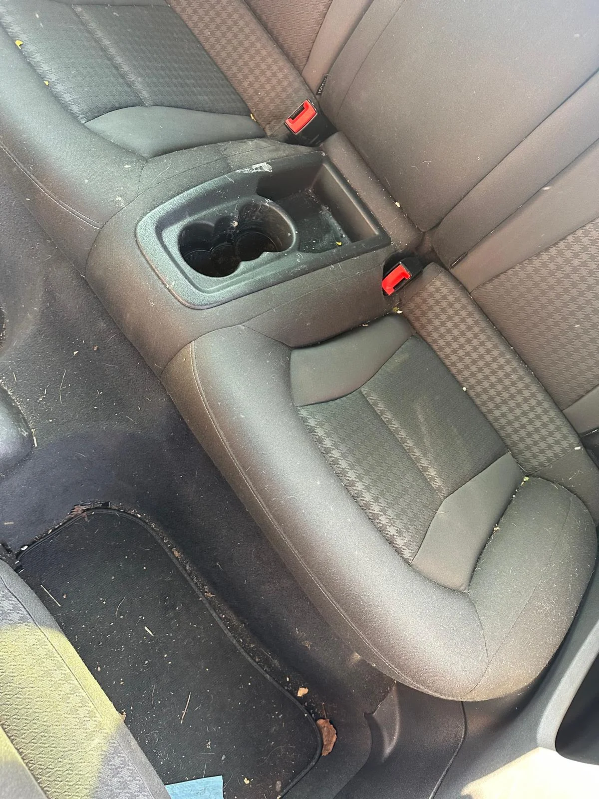 Kompletní ruční mytí vozu s tepováním sedaček v myčce Wash Cars