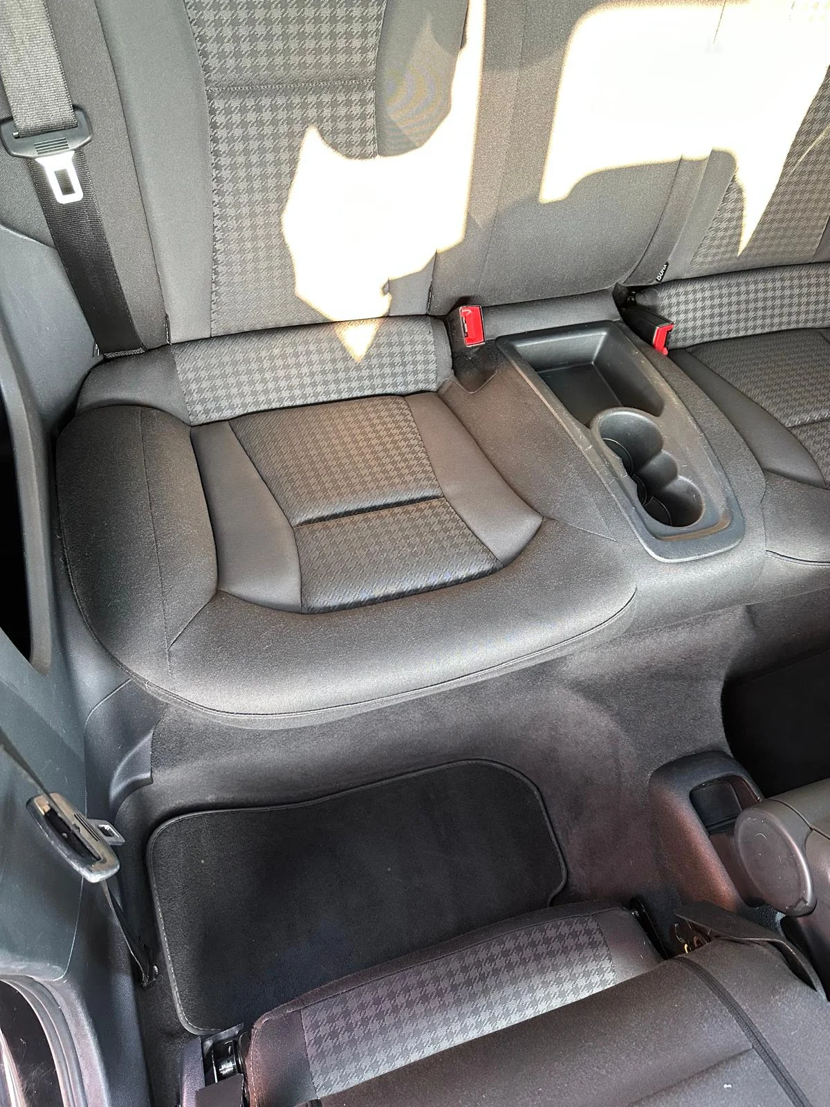 Kompletní ruční mytí vozu s tepováním sedaček v myčce Wash Cars