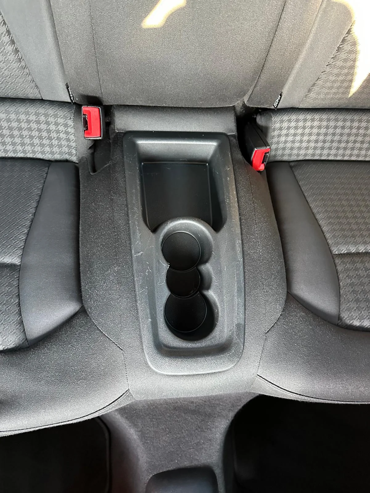 Kompletní ruční mytí vozu s tepováním sedaček v myčce Wash Cars