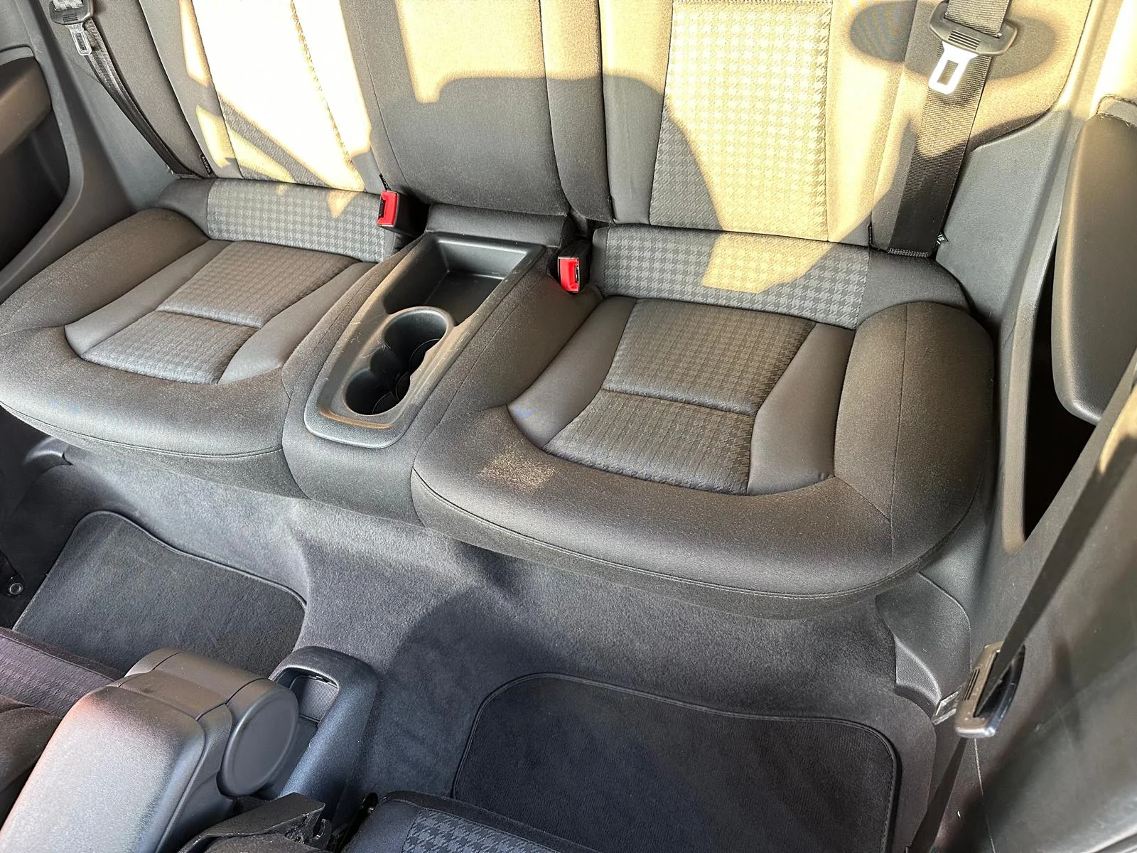 Kompletní ruční mytí vozu s tepováním sedaček v myčce Wash Cars