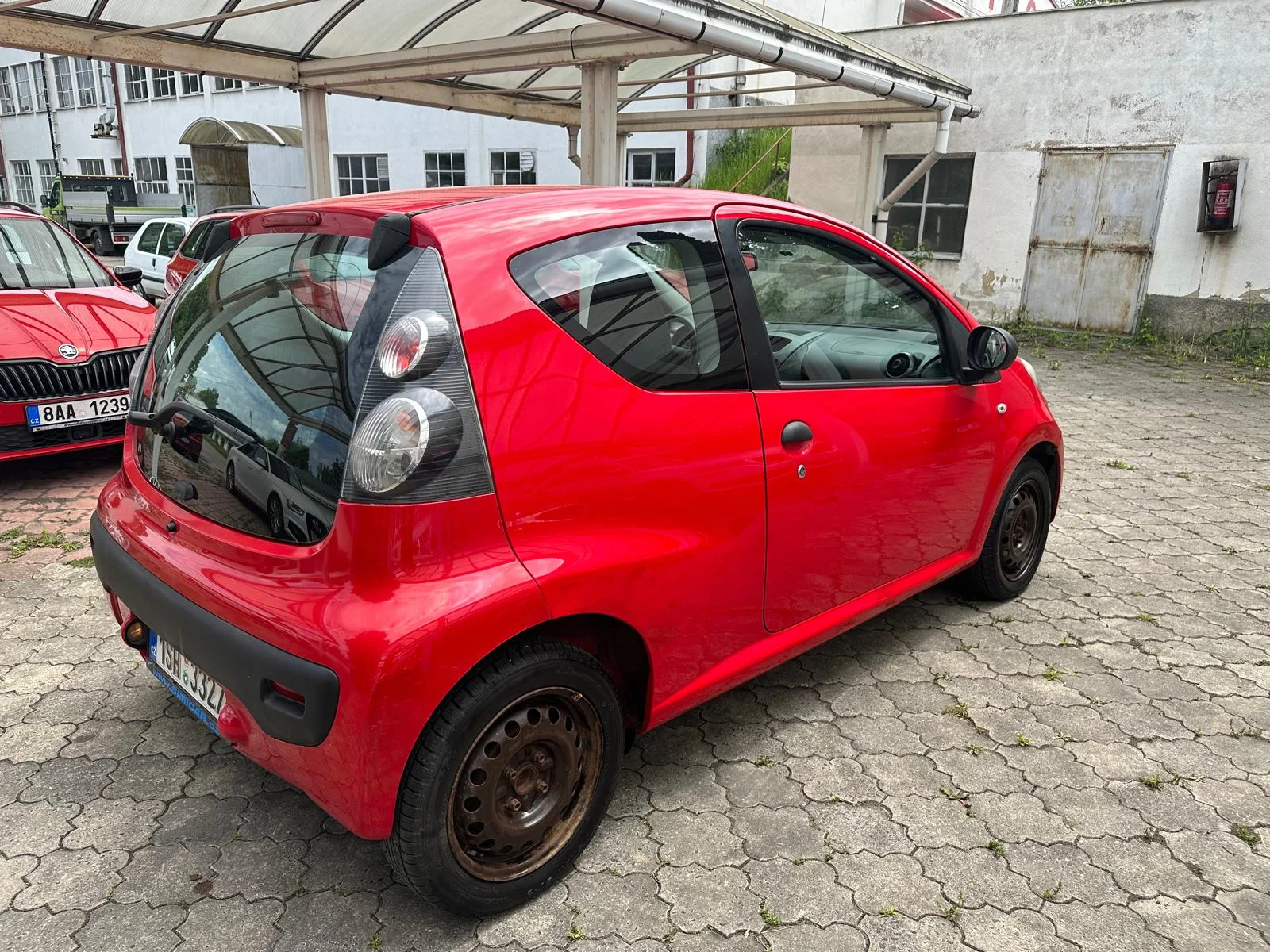Kompletní ruční mytí vozu s tepováním sedaček v myčce Wash Cars