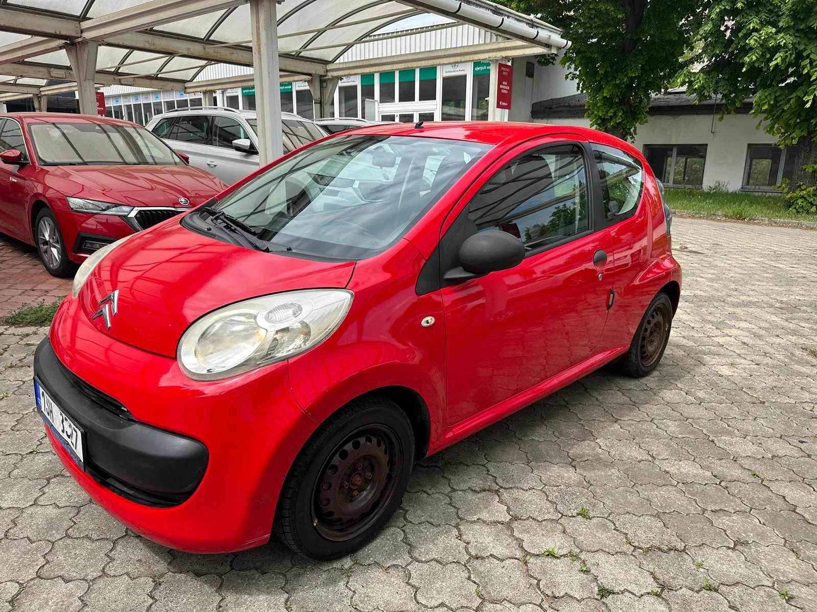 Kompletní ruční mytí vozu s tepováním sedaček v myčce Wash Cars