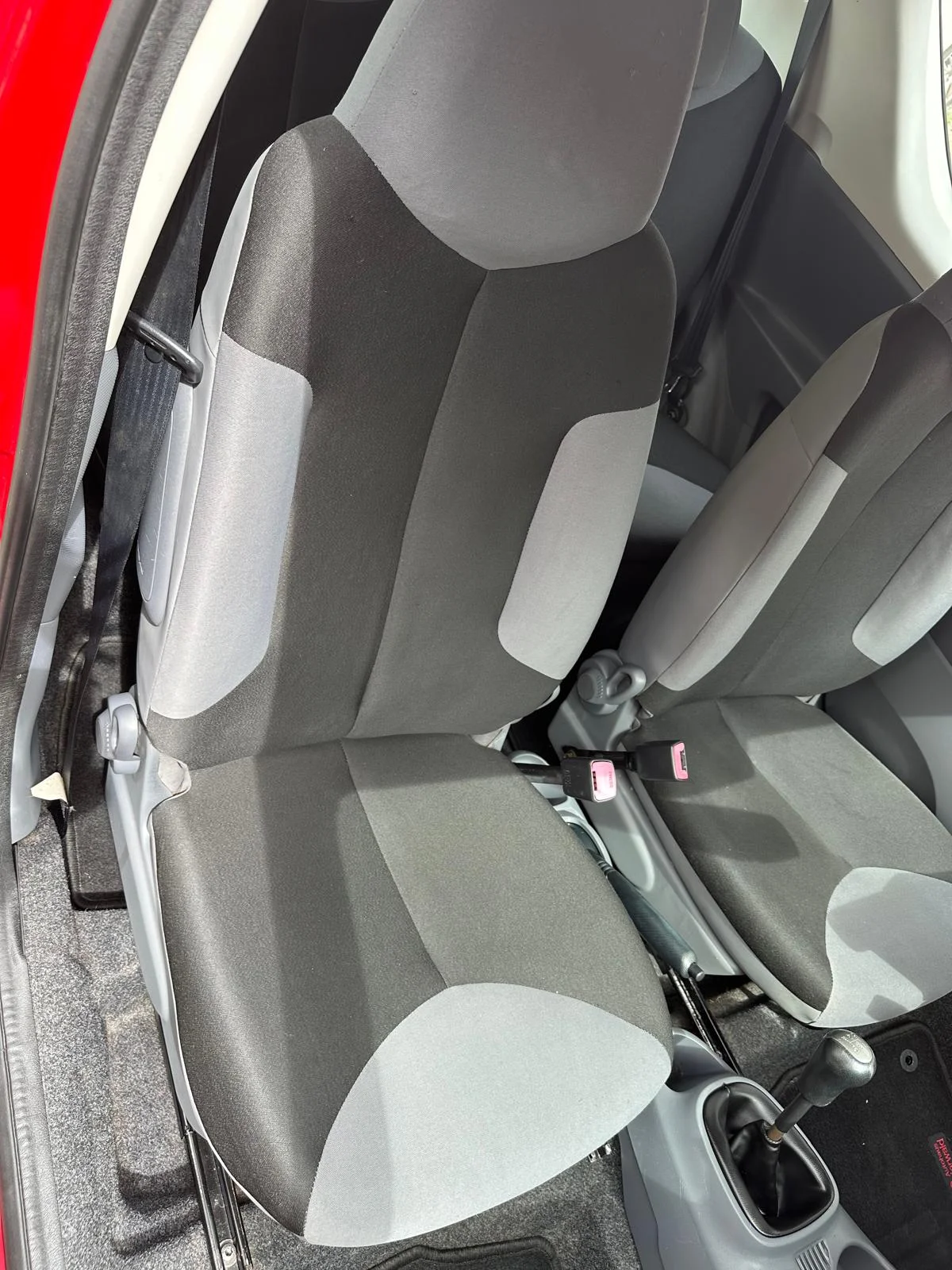 Kompletní ruční mytí vozu s tepováním sedaček v myčce Wash Cars