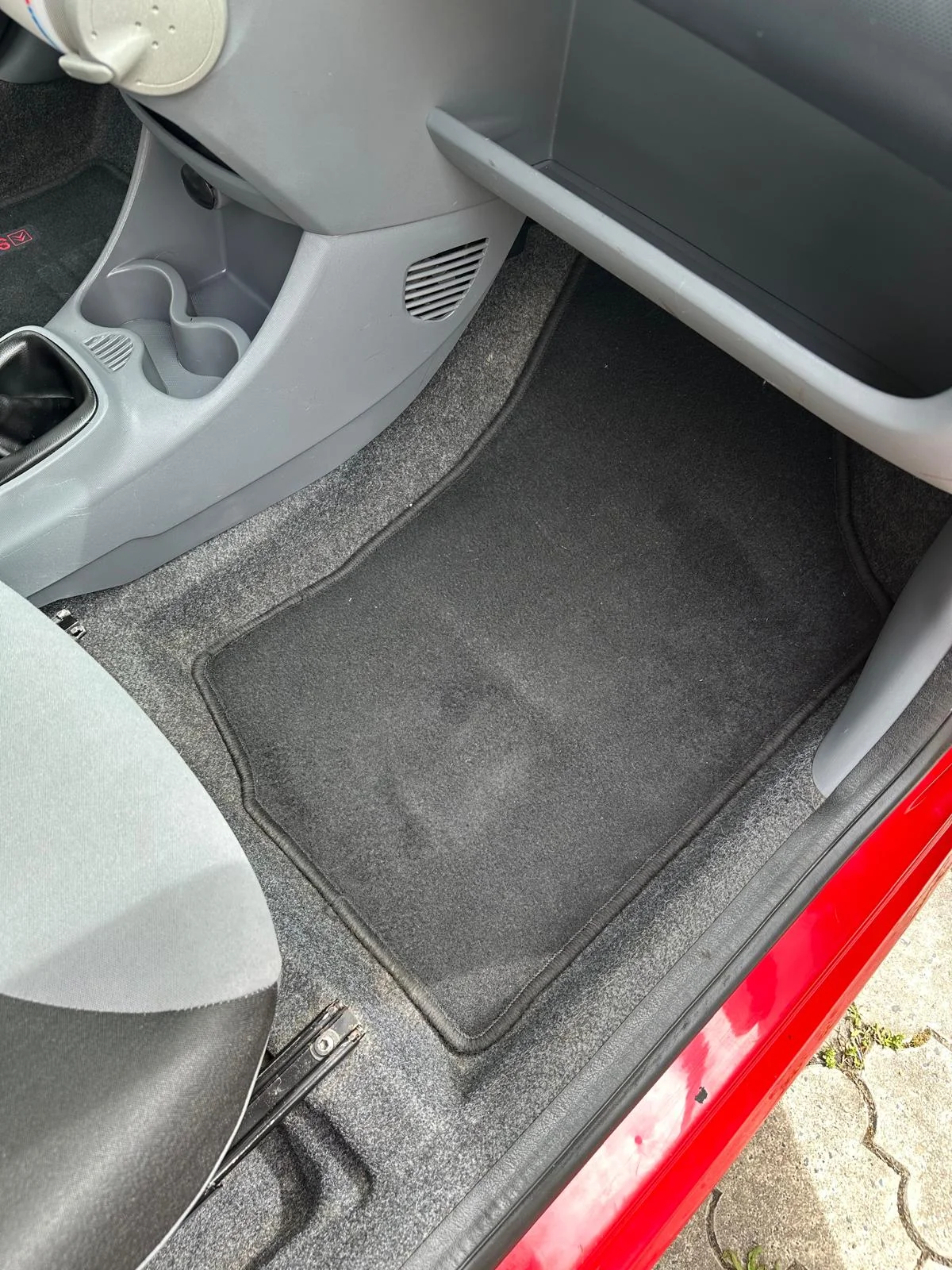 Kompletní ruční mytí vozu s tepováním sedaček v myčce Wash Cars