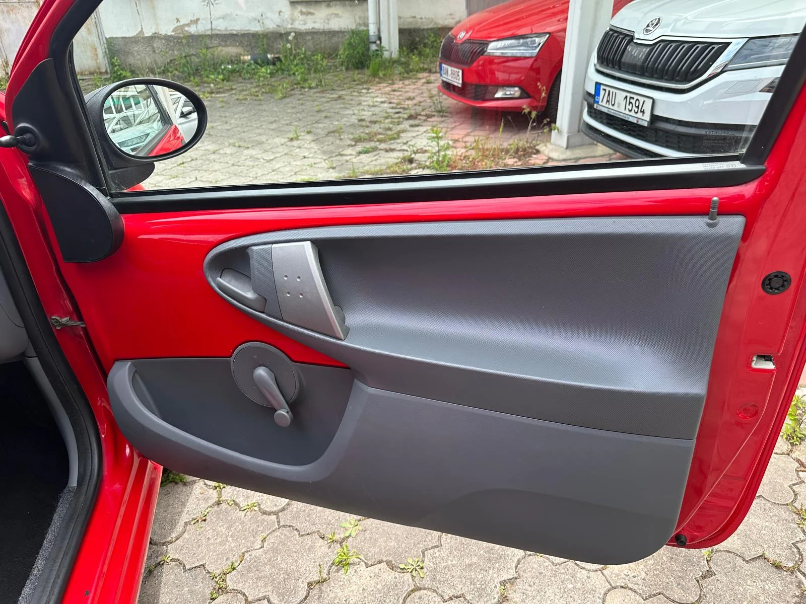 Kompletní ruční mytí vozu s tepováním sedaček v myčce Wash Cars