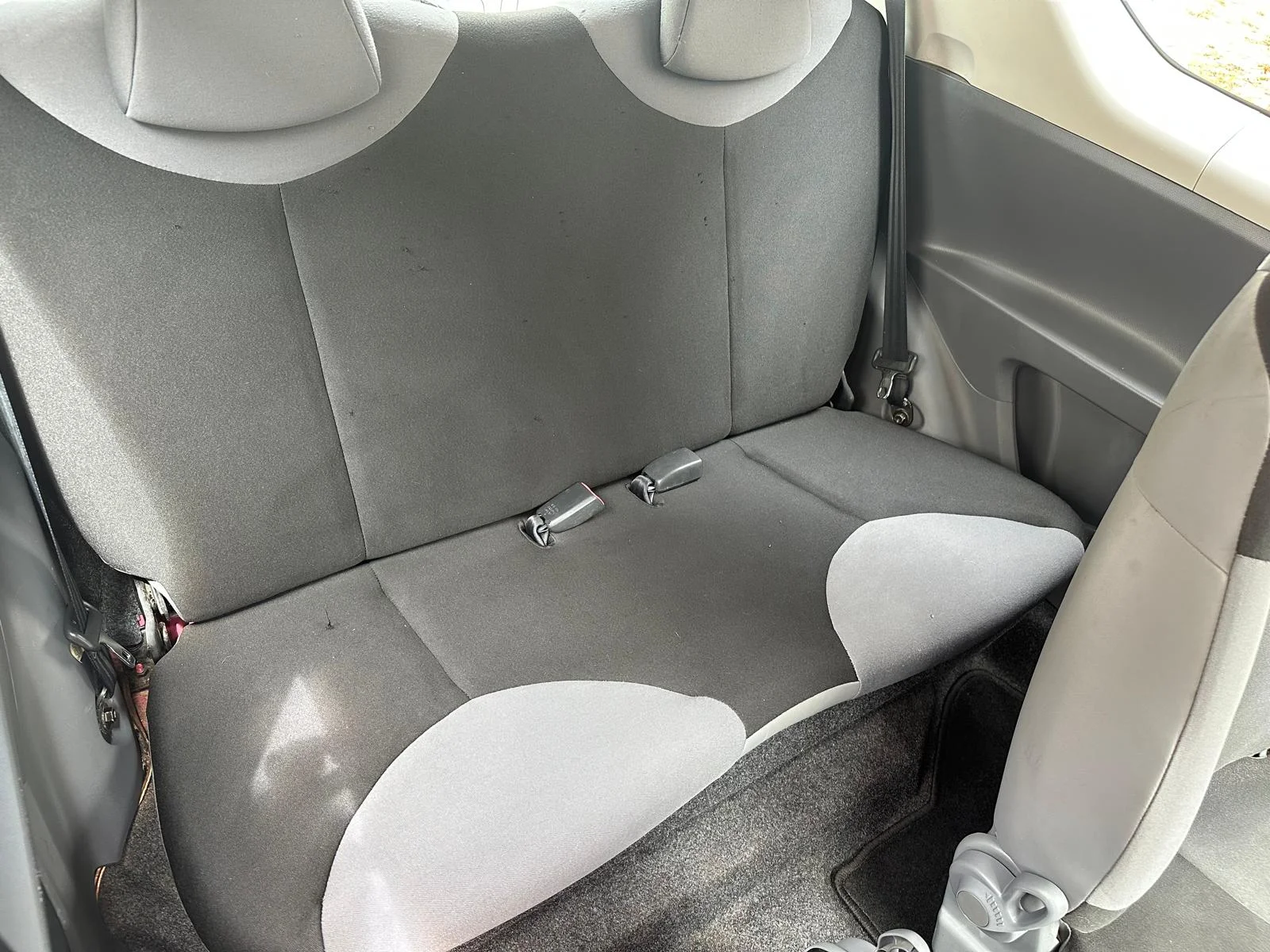 Kompletní ruční mytí vozu s tepováním sedaček v myčce Wash Cars