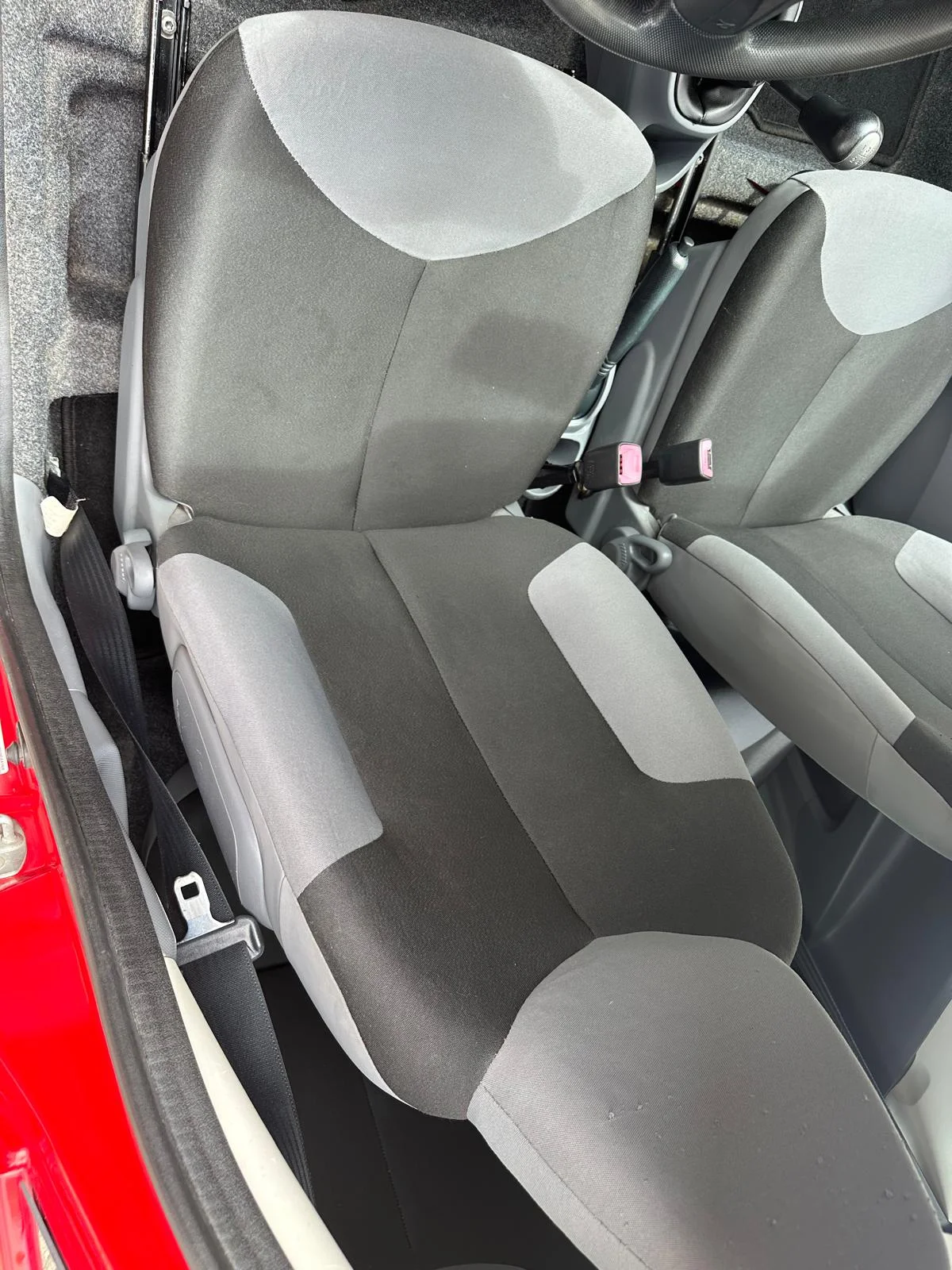 Kompletní ruční mytí vozu s tepováním sedaček v myčce Wash Cars