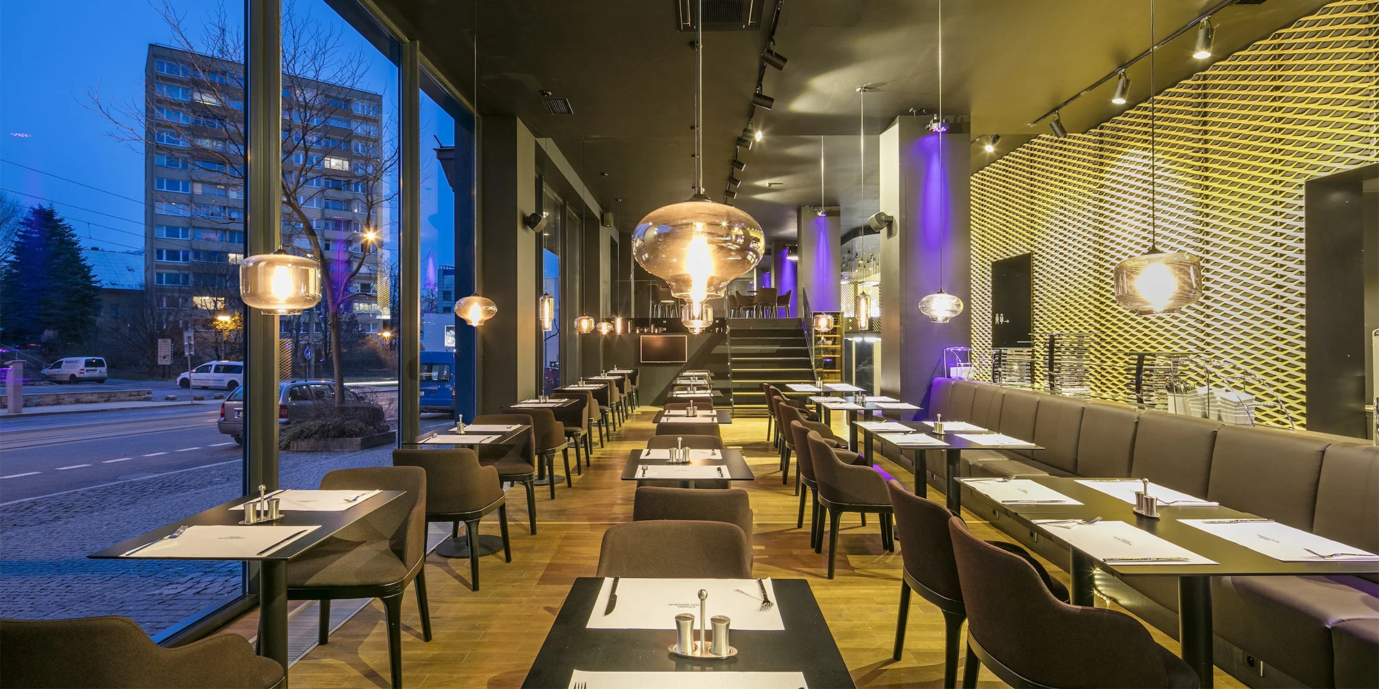 Vouchery v hodnotě 1000-2000 Kč na konzumaci jídla i nápojů v Restauraci Zlatý kohout
