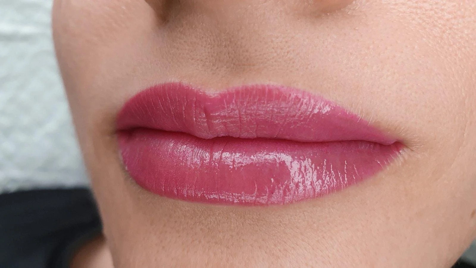 Permanentní make-up horních očních linek, rtů či obočí pudrovou metodou