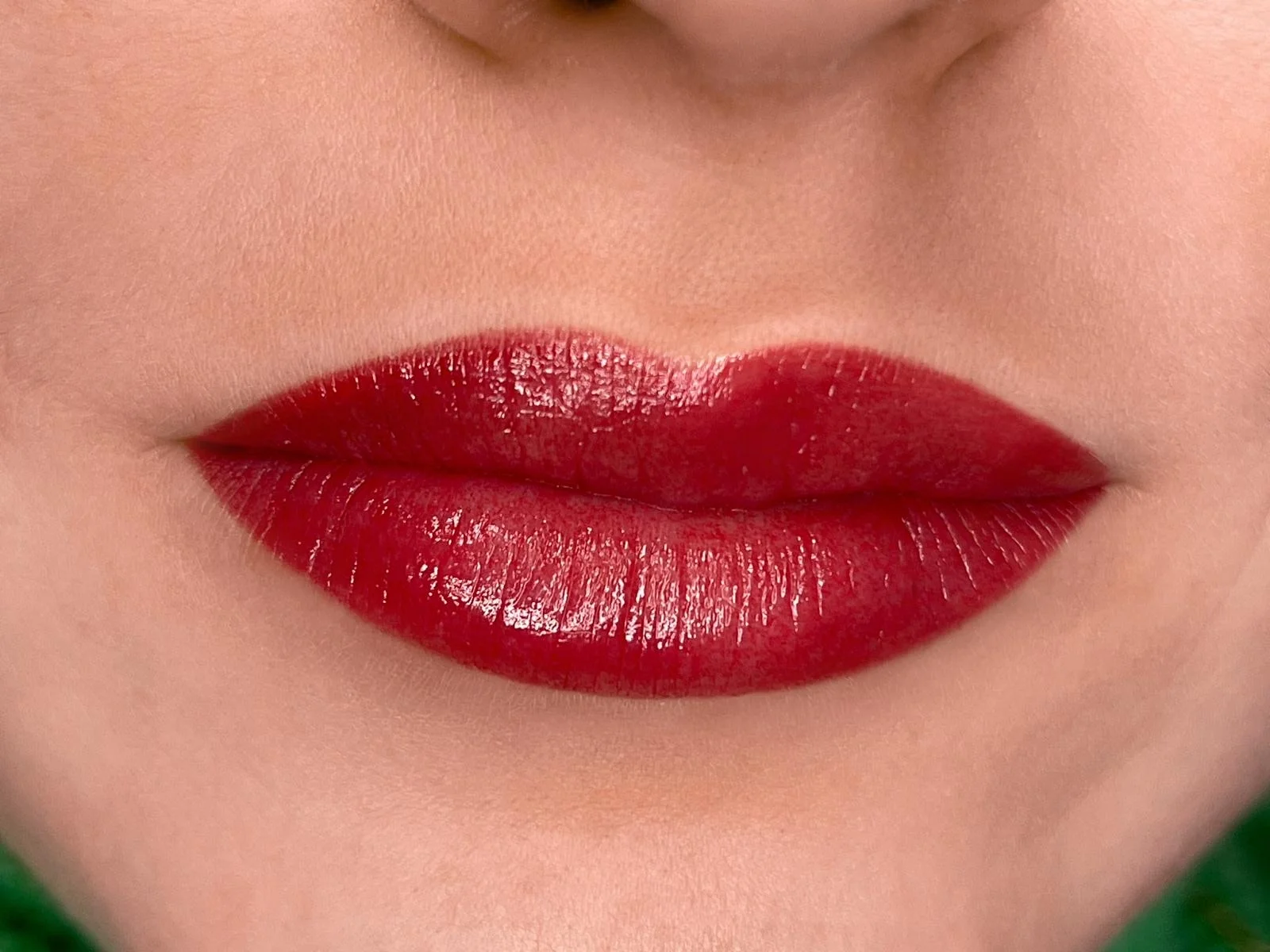 Permanentní make-up horních očních linek, rtů či obočí pudrovou metodou