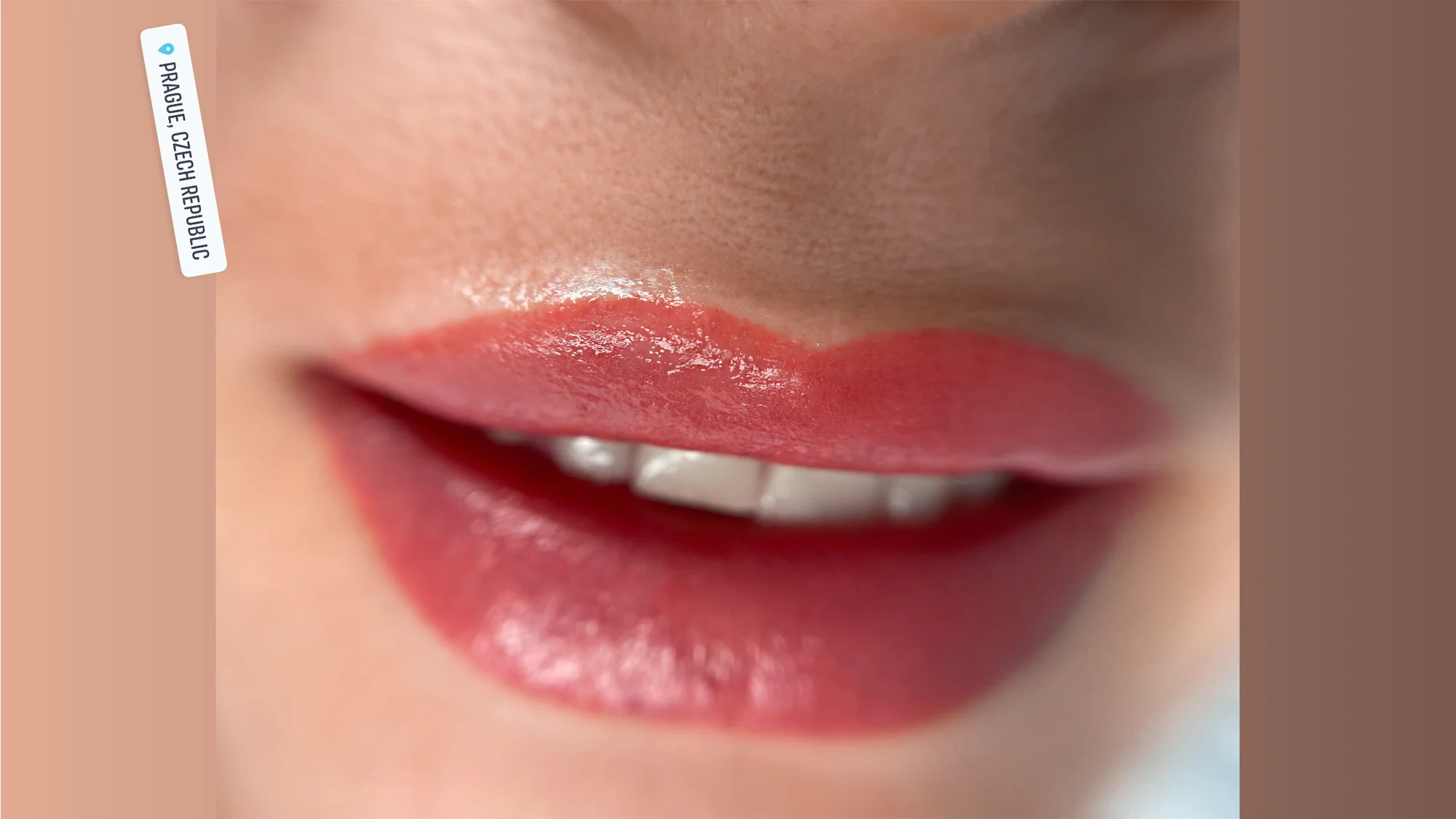 Permanentní make-up horních očních linek, rtů či obočí pudrovou metodou