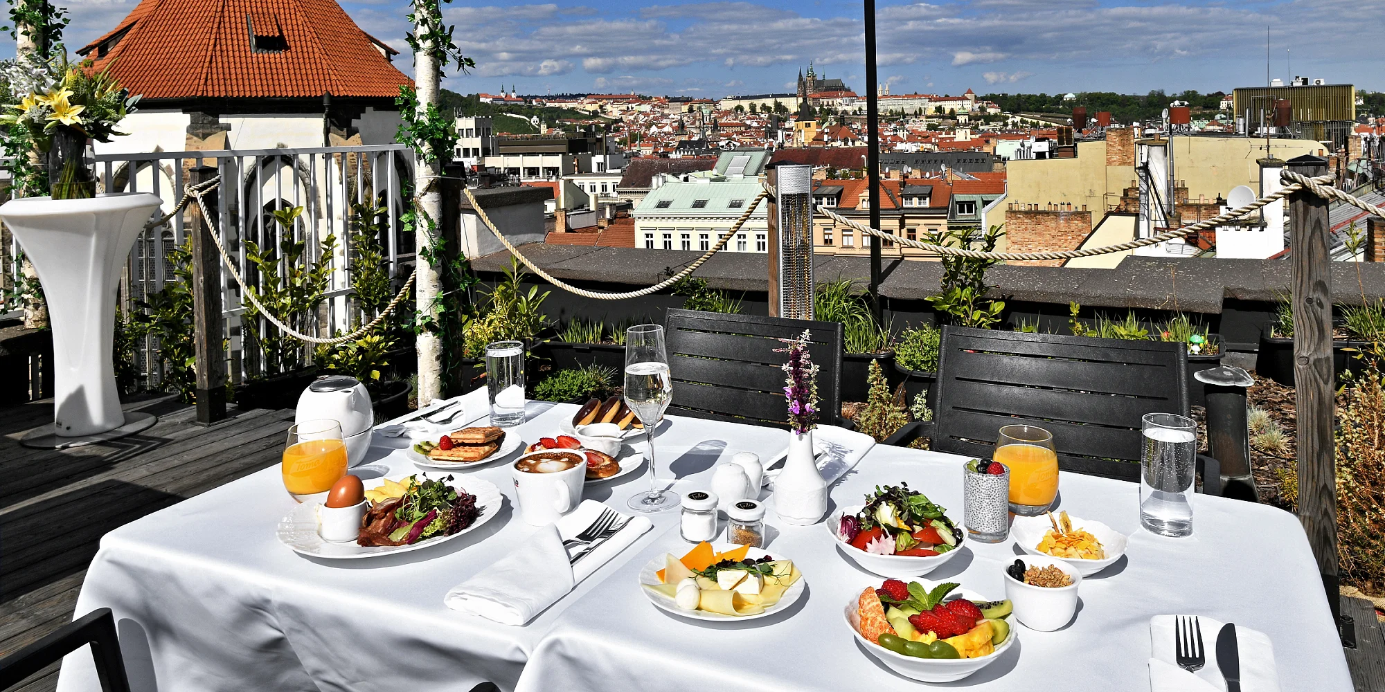 Pytloun Sky Bar & Restaurant Prague: voucher v hodnotě 1000-2000 Kč na drinky i jídlo