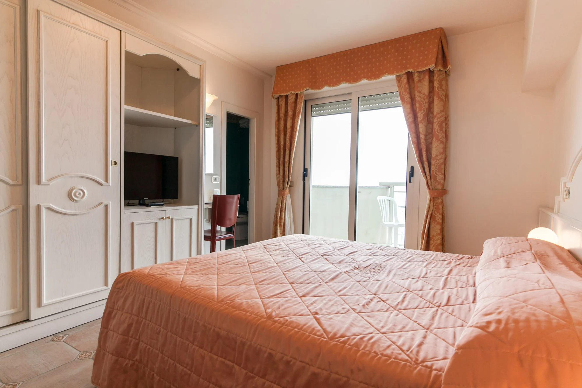 Italské přímořské město Cervia: 4* hotel 60 m od písečné pláže, snídaně, bazén a vířivka