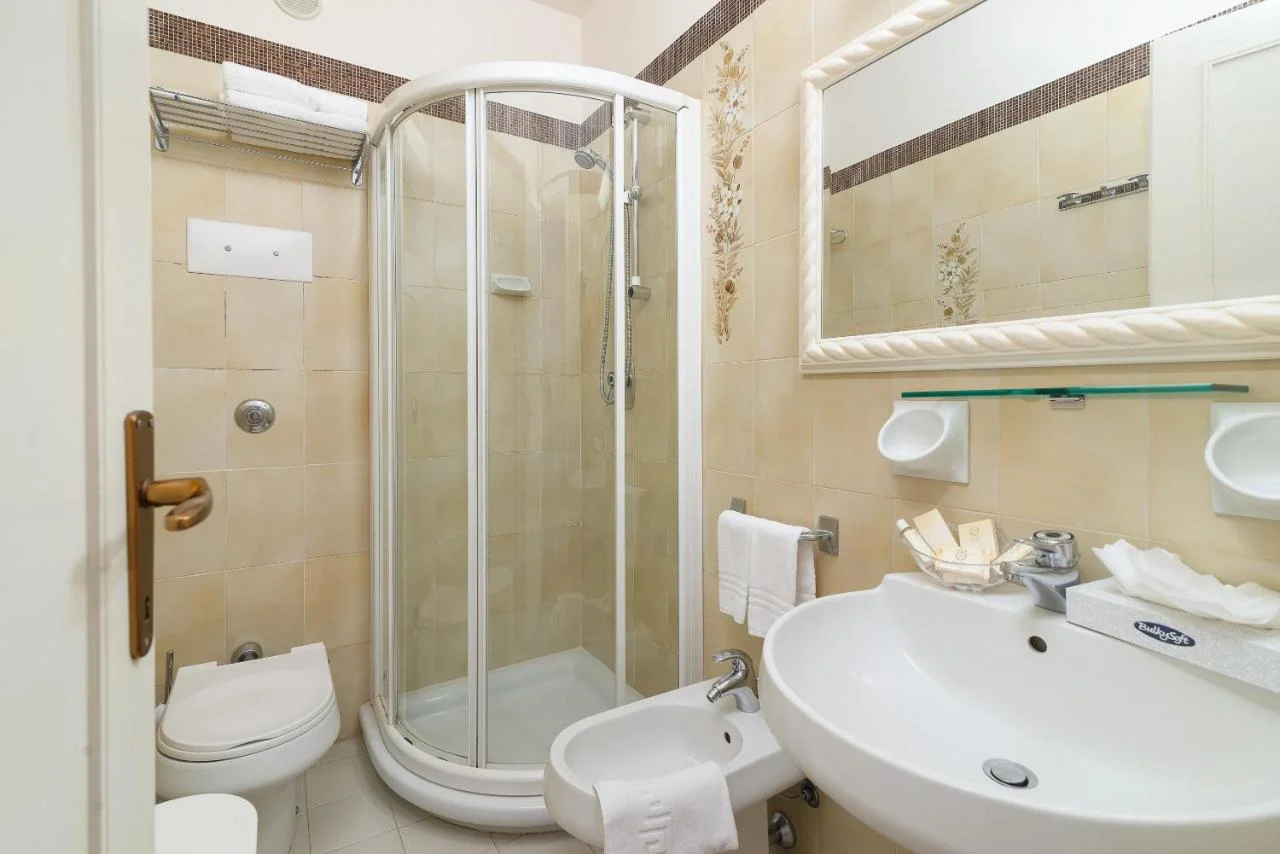 Italské přímořské město Cervia: 4* hotel 60 m od písečné pláže, snídaně, bazén a vířivka