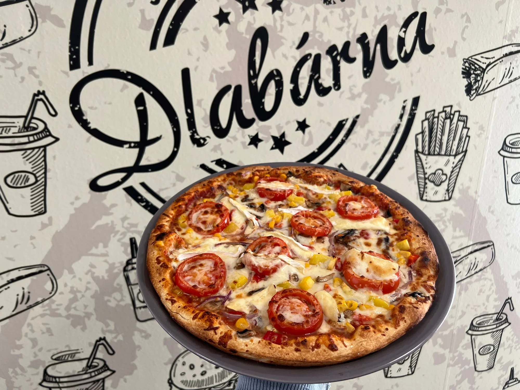 45cm pizza dle vlastního výběru: margherita, šunková, pikantní i tuňáková