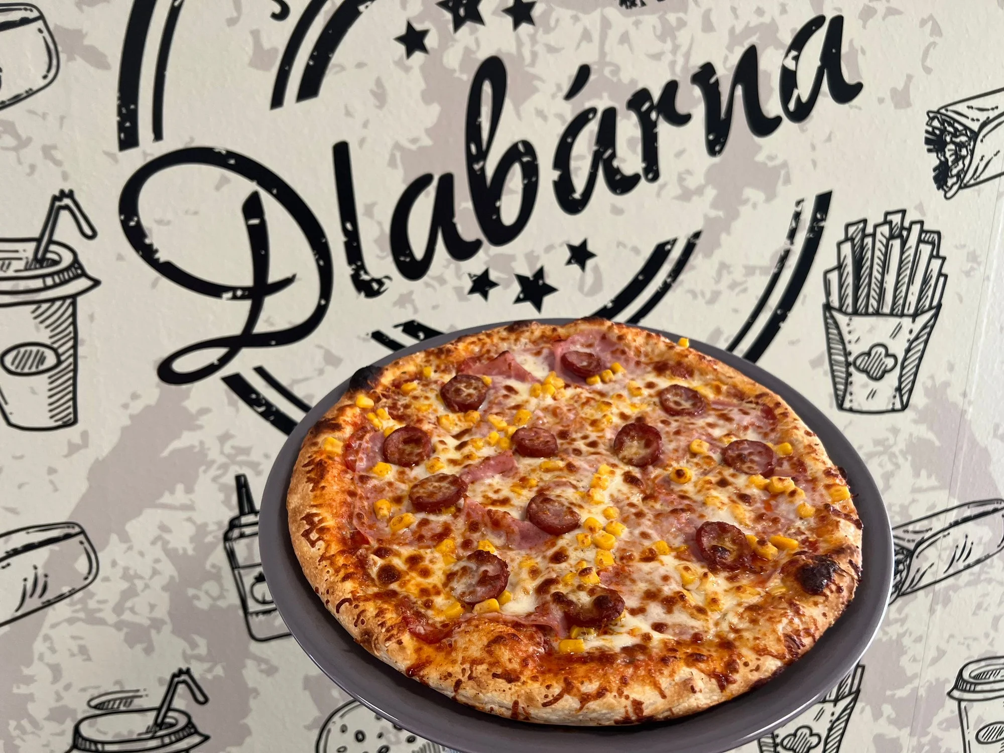 45cm pizza dle vlastního výběru: margherita, šunková, pikantní i tuňáková
