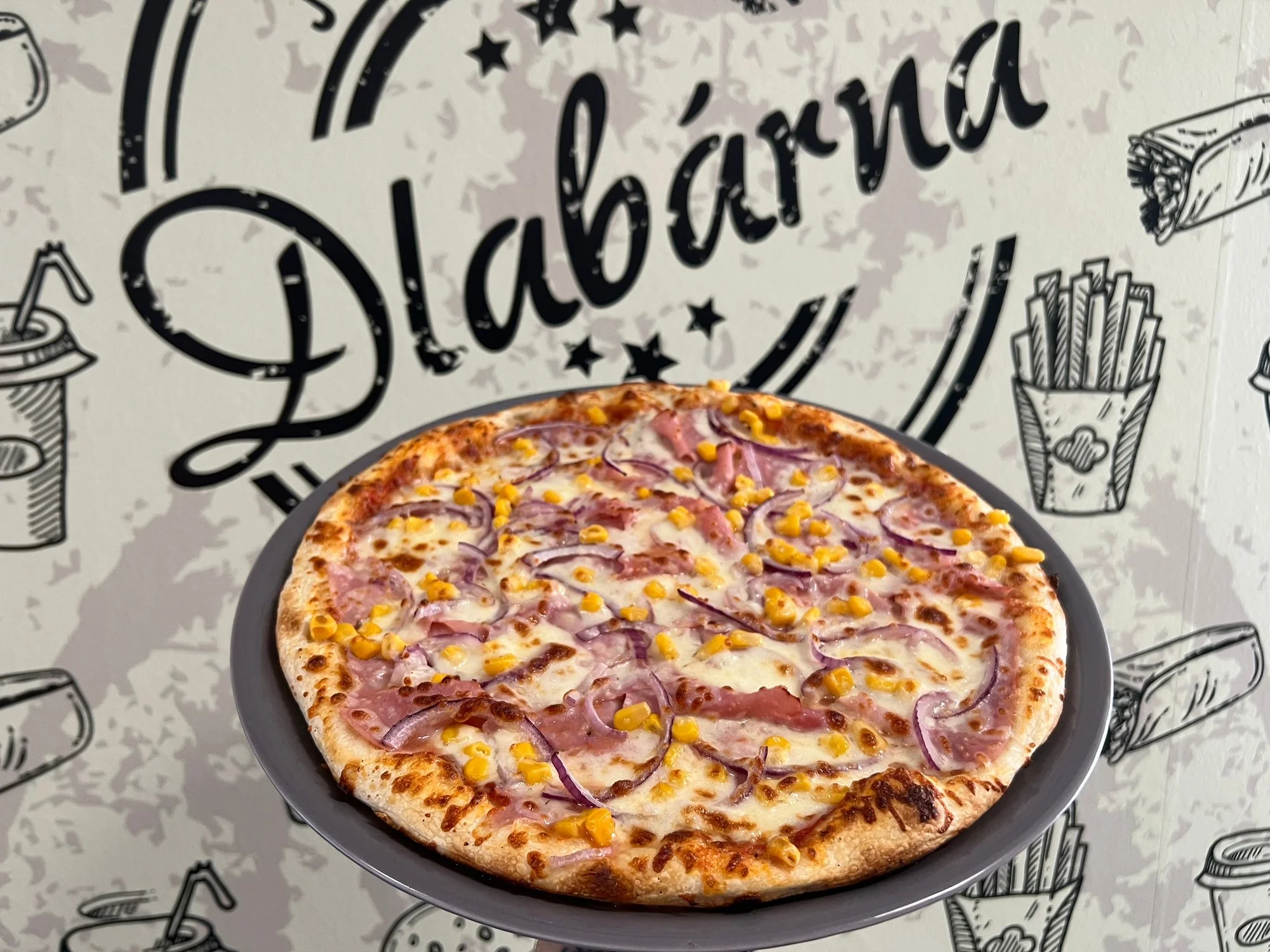 45cm pizza dle vlastního výběru: margherita, šunková, pikantní i tuňáková