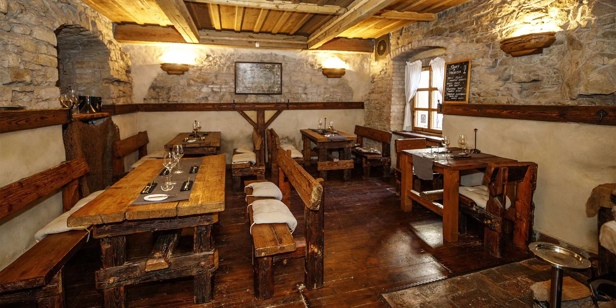 Tříchodové degustační menu pro dva: francouzský tatarák, hovězí steak, dezert a láhev prosecca